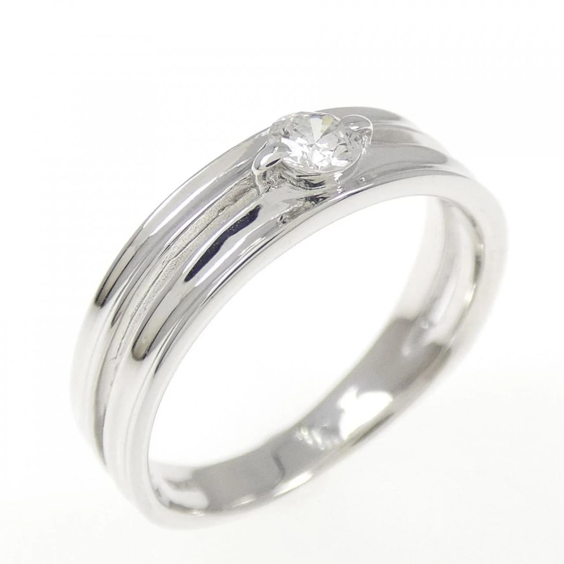 K18WG DIAMOND RING: K18WG Diamond Ring Brand: Unbranded Type: Ring Material: K18 White Gold, Main Stone/Creation Natural Color: white gold Size: 3.5US Accessories: None Accessories Notice: When purchasing