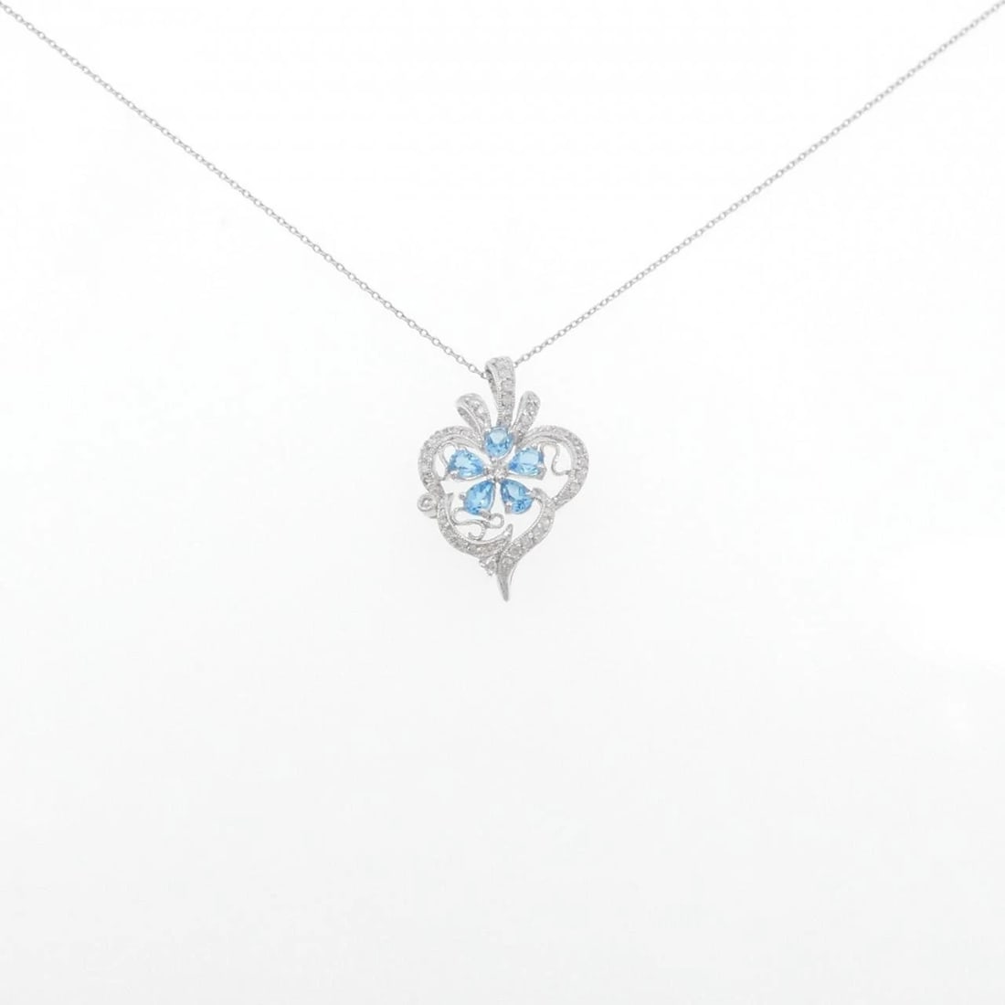 K18WG FLOWER BLUE TOPAZ NECKLACE: K18WG Flower Blue Topaz Necklace Brand: Unbranded Type: Necklace Material: K18 White Gold, Main Stone/Creation topaz Color: white gold Size: 45cmPendant top H x W: 26.6mmx18.2mm Chain Max. W: