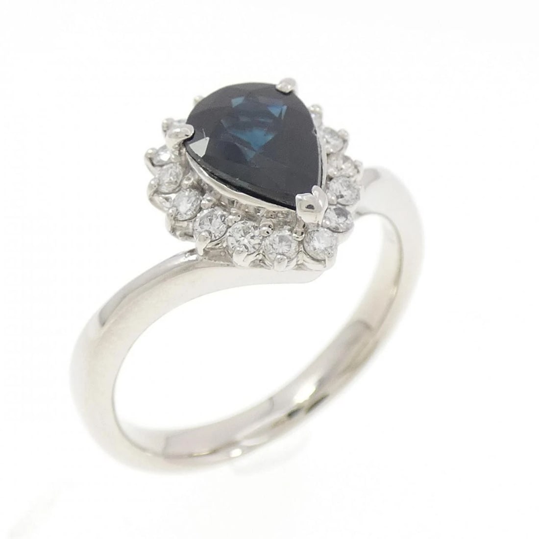 PT900 SAPPHIRE RING: PT900 Sapphire Ring Brand: Unbranded Type: Sapphire Ring Material: Platinum 900, Main Stone/Creation sapphire Color: platinum Size: 8US Accessories: None Accessories Notice: When purchasing