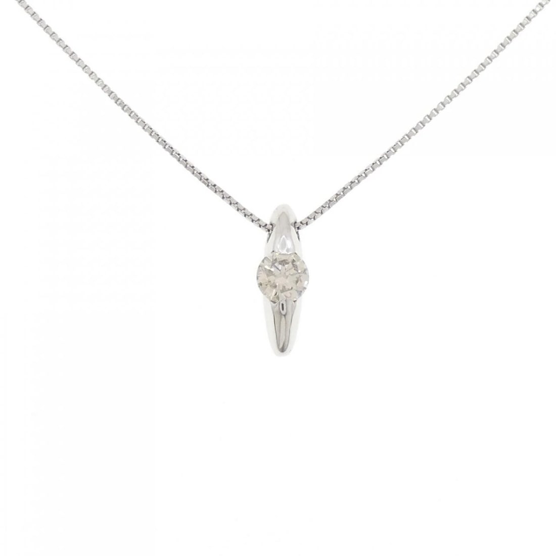 PT900 PT850 DIAMOND NECKLACE: PT900 PT850 Diamond Necklace Brand: Unbranded Type: Necklace Material: Platinum 900 Platinum 850, Main Stone/Creation Natural Color: Silver Size: 46cmActualSize Pendant top H x W: 15.1mmx5.0mm