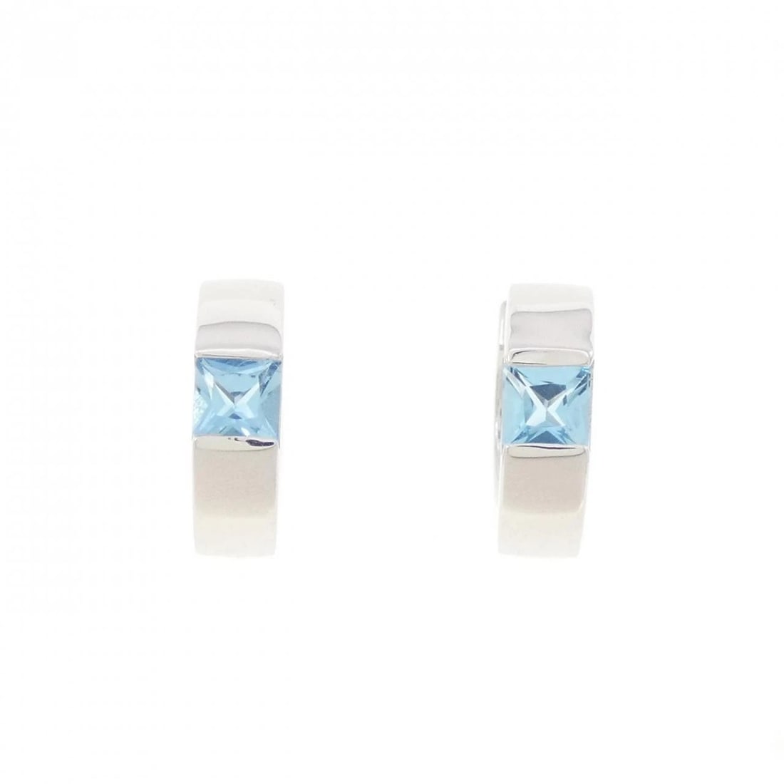 K14WG BLUE TOPAZ EARRINGS: K14WG Blue Topaz Earrings Brand: Unbranded Type: Earrings Material: K14 White Gold, Main Stone/Creation Blue Topaz Color: White Gold Size: ActualSize HxW: 13.1mmx4.0mm Accessories: None