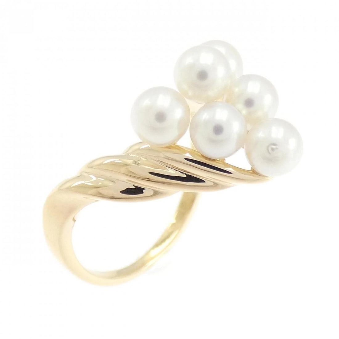 TASAKI AKOYA PEARL RING: TASAKI Akoya Pearl Ring Brand: TASAKI Type: Ring Material: K18 Yellow Gold, Main Stone/Creation Akoya Pearl Color: Yellow Gold Size: 5.5 -6 (US size) Accessories: None Accessories Notice: