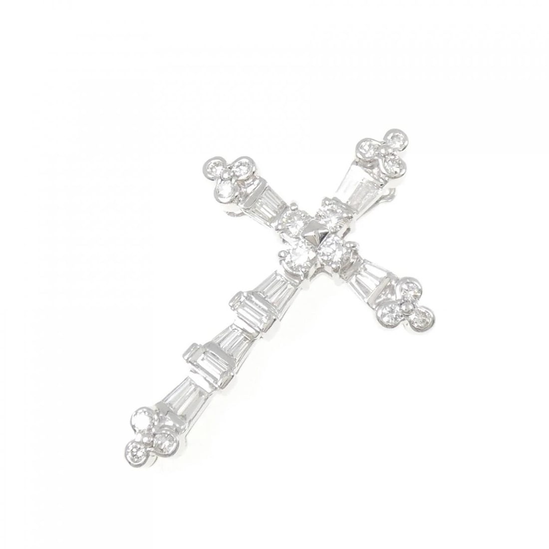 K18WG CROSS DIAMOND PENDANT: K18WG Cross Diamond Pendant Brand: Unbranded Type: Pendant Brooch Material: K18 White Gold, Main Stone/Creation Natural Color: white gold Size: HxW: 34.7mmx23.0mm Accessories: None