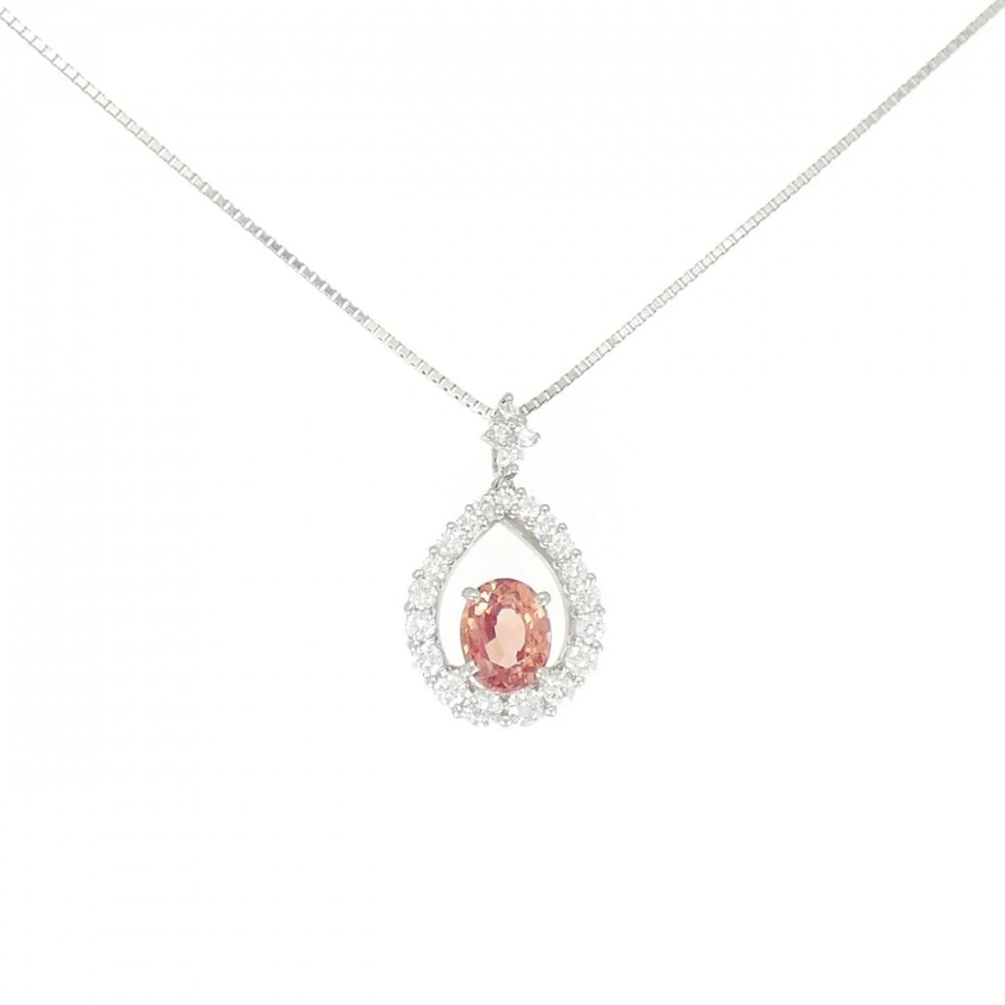 PT900 PT850 PADPARADSCHA SAPPHIRE NECKLACE: PT900 PT850 Padparadscha Sapphire Necklace Brand: Unbranded Type: Necklace Material: Platinum 900 Platinum 850, Main Stone/Creation Padparadscha Sapphire Color: platinum Size: 45cm