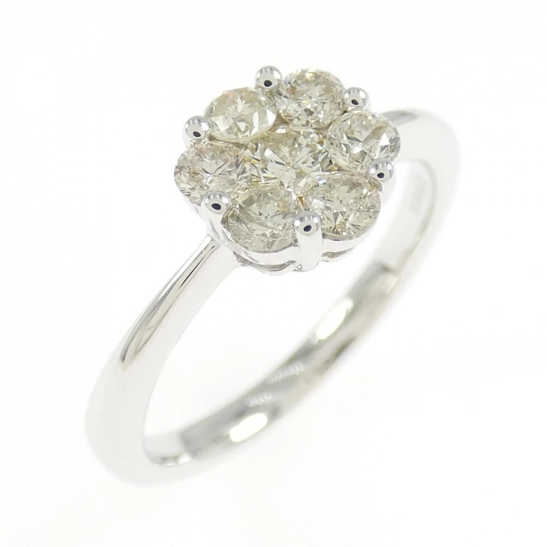 K18WG FLOWER DIAMOND RING: K18WG Flower Diamond Ring Brand: Unbranded Type: Ring Material: K18 White Gold, Main Stone/Creation Natural Color: white gold Size: 4-4.5US Accessories: None Accessories Notice: When purch
