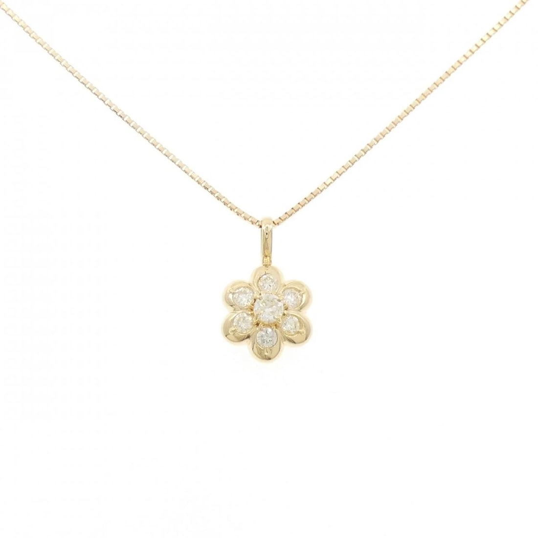 K18YG FLOWER DIAMOND NECKLACE: K18YG Flower Diamond Necklace Brand: Unbranded Type: Necklace Material: K18 Yellow Gold, Main Stone/Creation Natural Color: yellow gold Size: 45cm ActualSizePendant top H x W: 15.2mmx9.2mm
