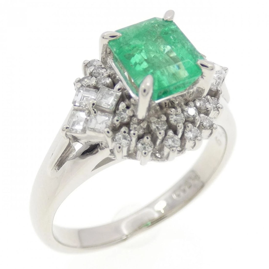 PT900 EMERALD RING: PT900 Emerald Ring Brand: Unbranded Type: Ring Material: Platinum 900, Main Stone/Creation emerald Color: platinum Size: 6.5-7US Accessories: None Accessories Notice: When purchasing pre-o