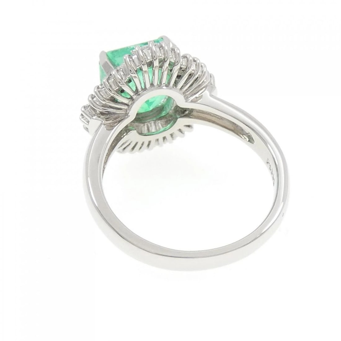 PT900 EMERALD RING - 3