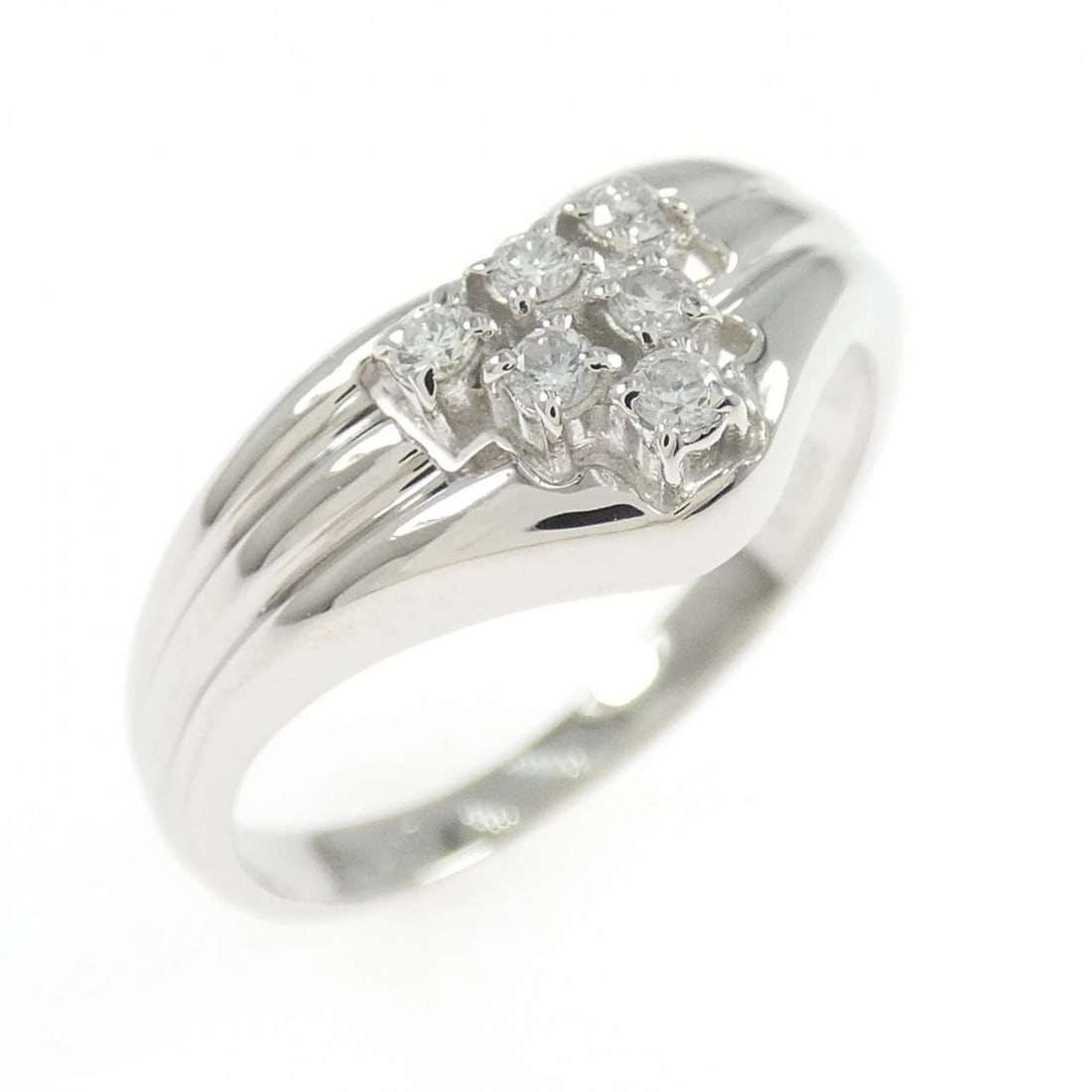 PT900 DIAMOND RING: PT900 Diamond Ring Brand: Unbranded Type: Ring Material: Platinum 900, Main Stone/Creation Natural Color: Platinum Size: 5-5.5US Accessories: None Accessories Notice: When purchasing pre-o