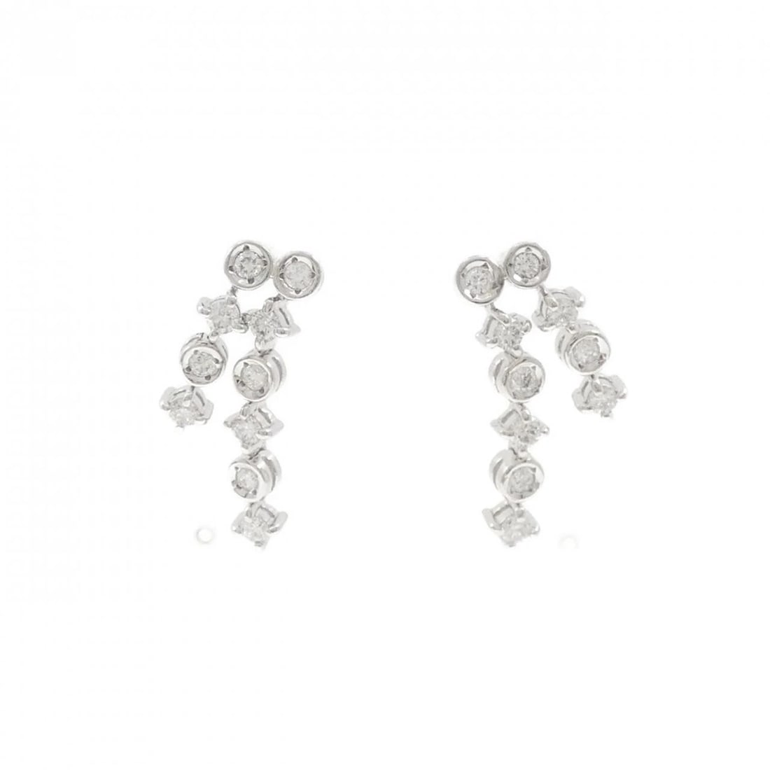 K18WG DIAMOND EARRINGS: K18WG Diamond Earrings Brand: Unbranded Type: Earrings Material: K18 White Gold, Main Stone/Creation Natural Color: white gold Size: HxW: 26.3mmx12.2mm Accessories: None Accessories Notice: