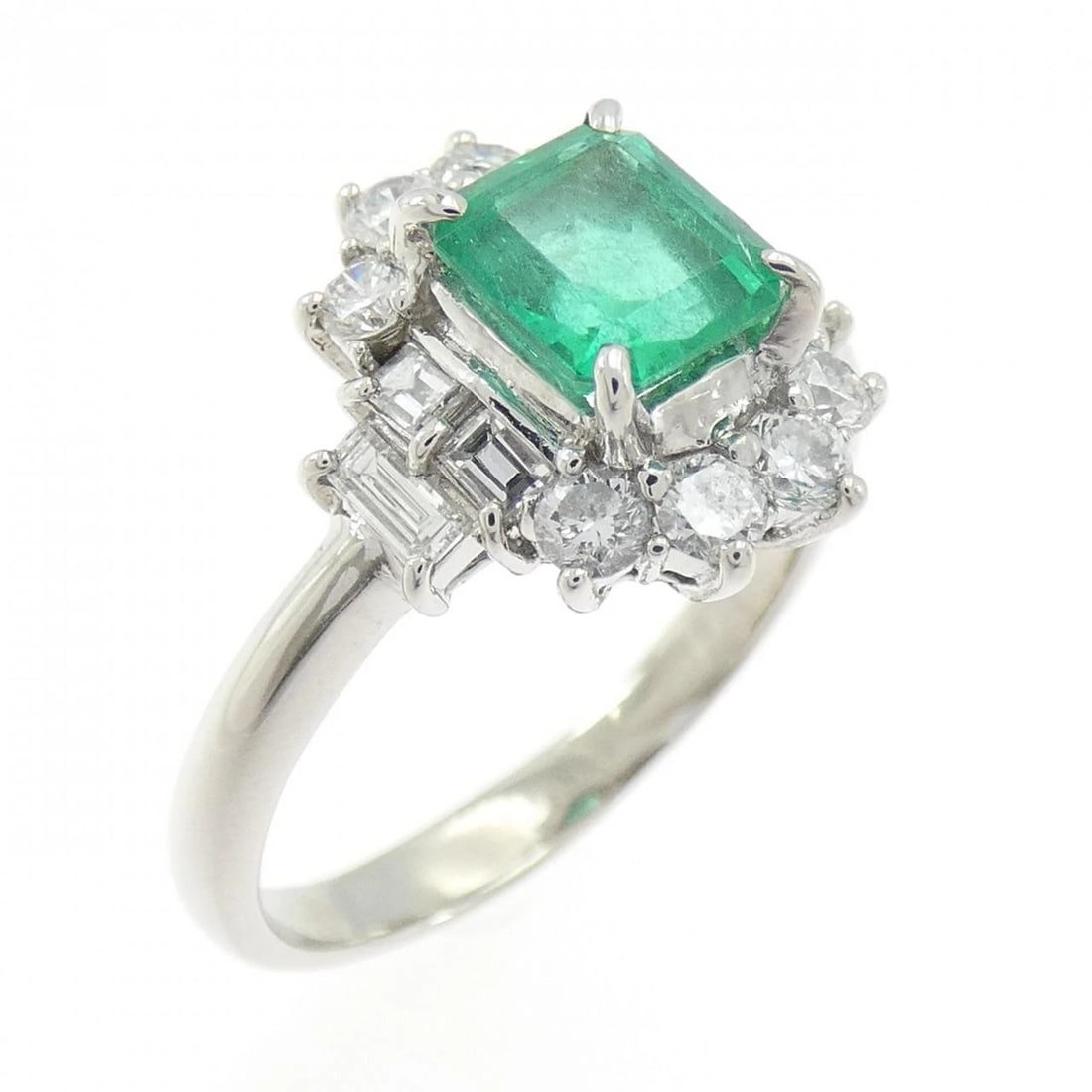 PT900 EMERALD RING: PT900 Emerald Ring Brand: Unbranded Type: Ring Material: Platinum 900, Main Stone/Creation emerald Color: platinum Size: 9US Accessories: None Accessories Notice: When purchasing pre-owned