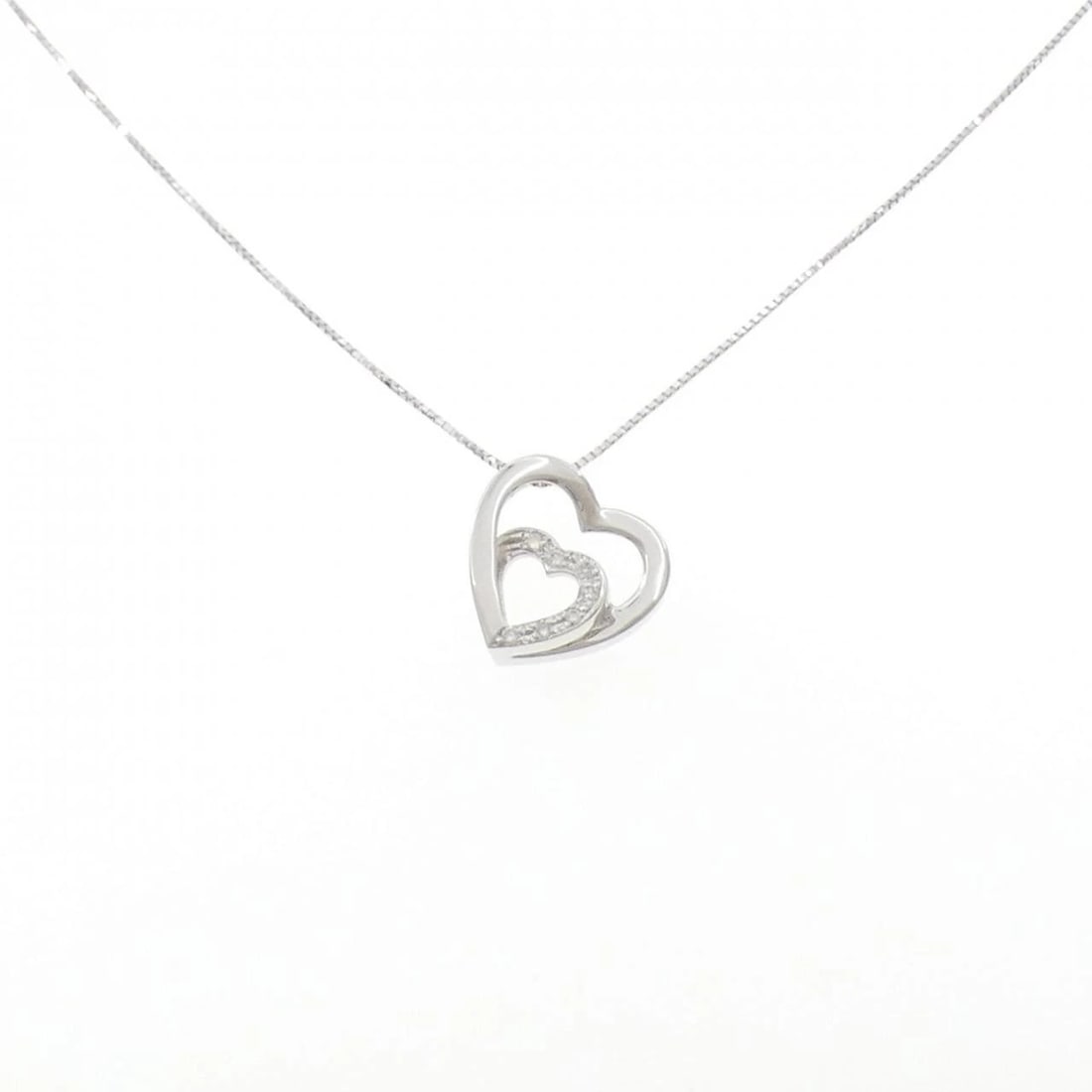 K18WG HEART DIAMOND NECKLACE: K18WG Heart Diamond Necklace Brand: Unbranded Type: Necklace Material: K18 White Gold, Main Stone/Creation Natural Color: white gold Size: 45cmPendant top H x W: 14.7mmx15.1mm Chain Max. W: