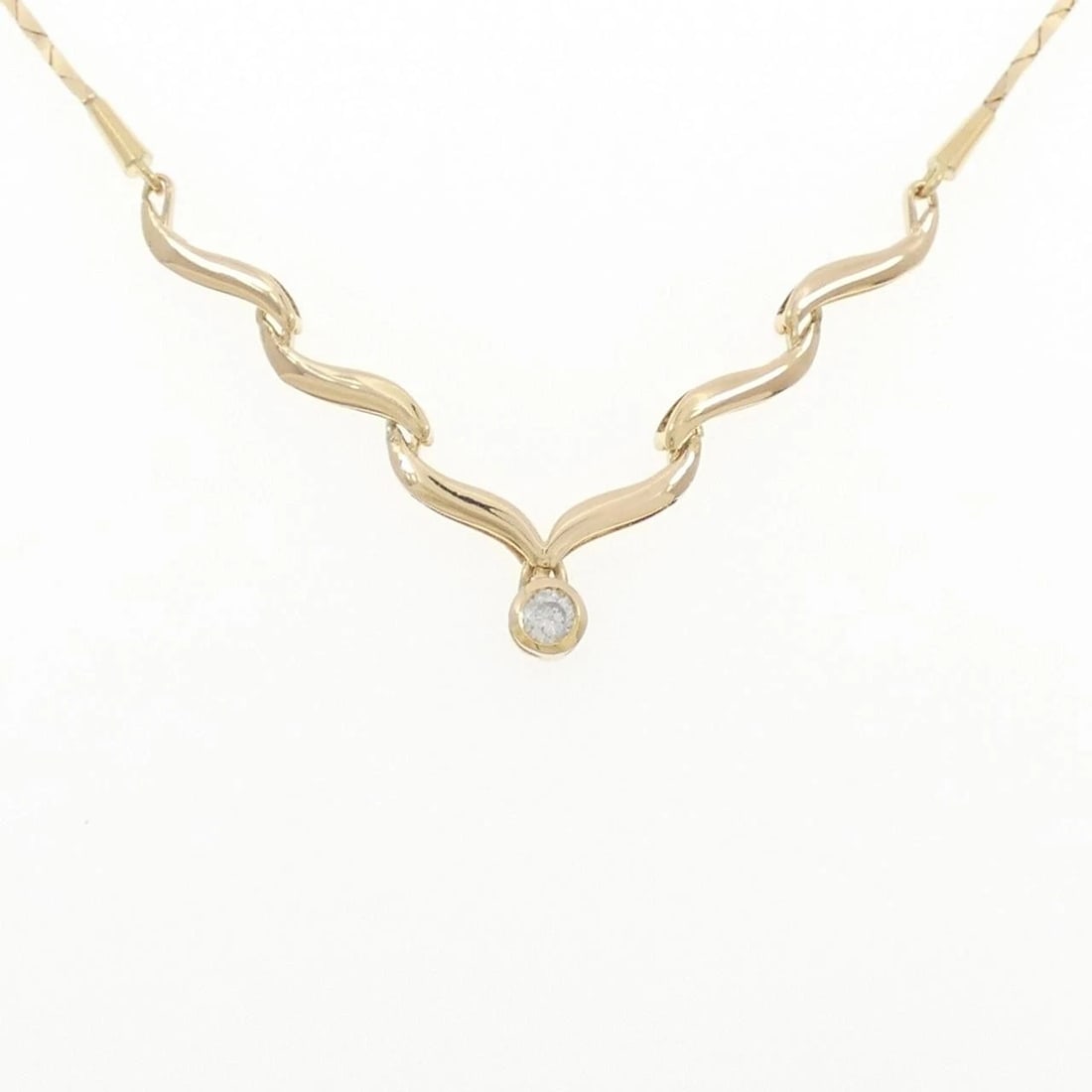 K18YG DIAMOND NECKLACE: K18YG Diamond Necklace Brand: Unbranded Type: Necklace Material: K18 Yellow Gold, Main Stone/Creation Natural Color: yellow gold Size: 40cm ActualSizePendant top H x W: 6.5mmx53.5mm Chain Max.