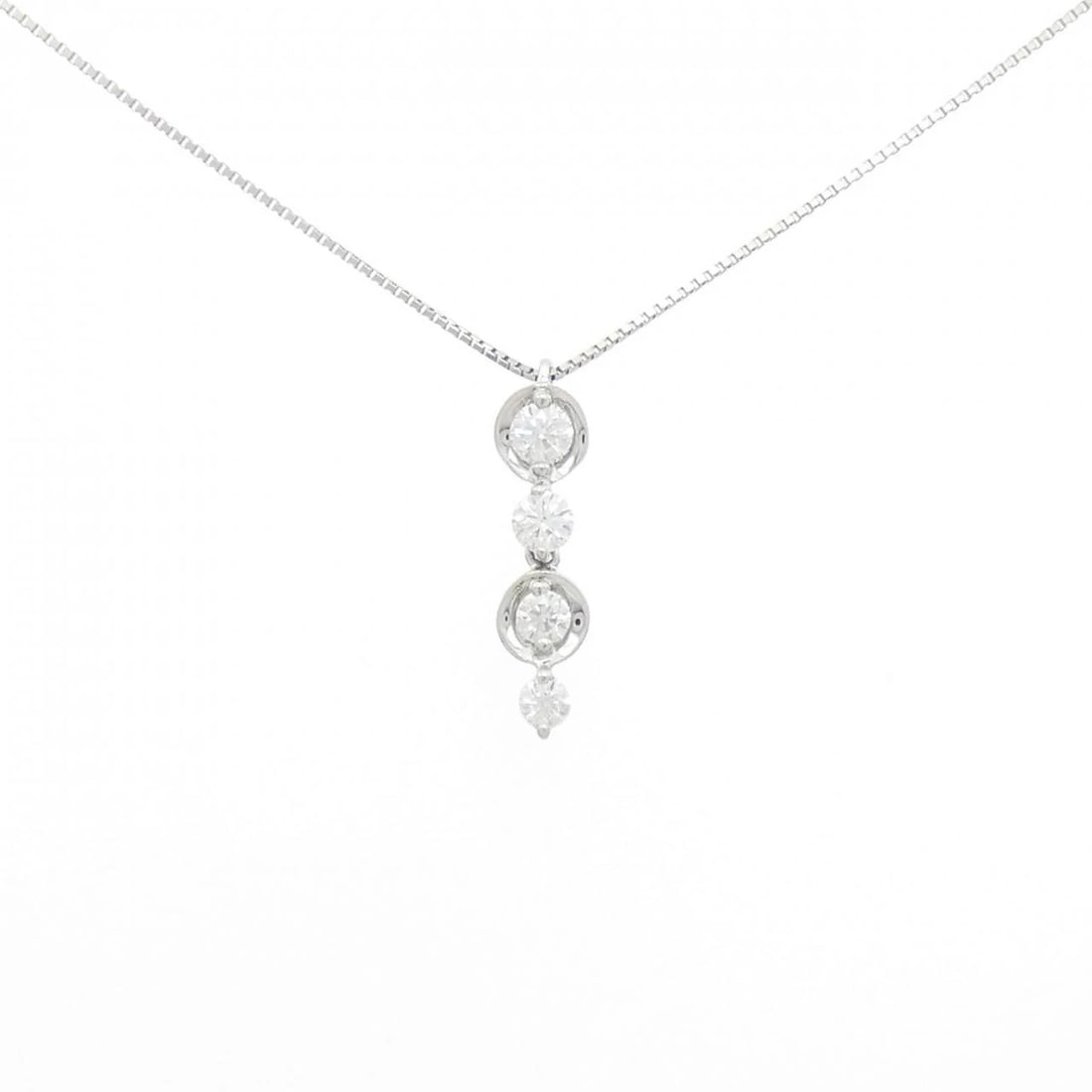 PT900 PT850 DIAMOND NECKLACE: PT900 PT850 Diamond Necklace Brand: Unbranded Type: Necklace Material: Platinum 900 Platinum 850, Main Stone/Creation Natural Color: platinum Size: 46cm ActualSizePendant top H x W: