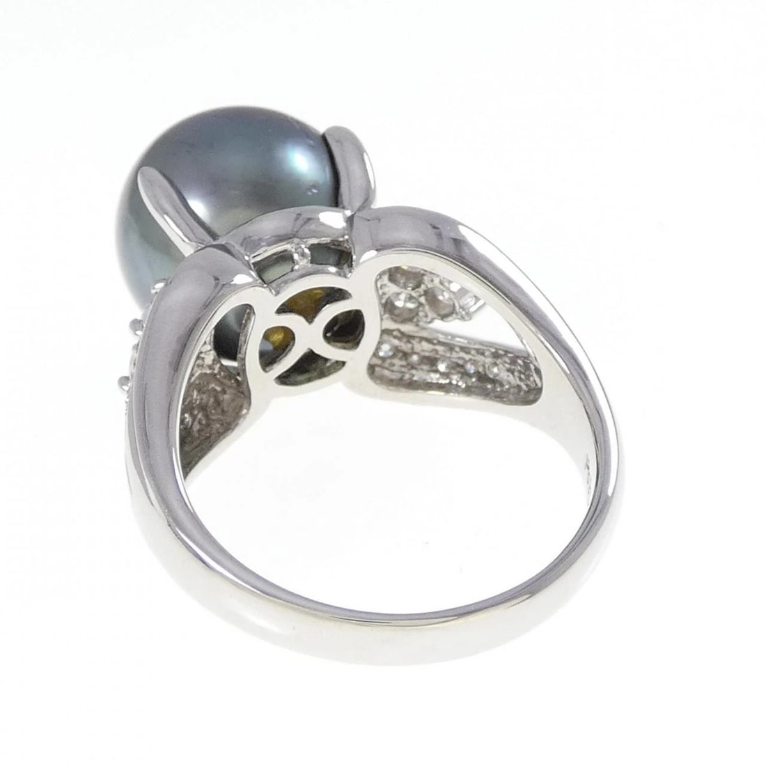 PT900 BLACK PEARL RING: PT900 Black Pearl Ring Brand: Unbranded Type: Ring Material: Platinum 900, Main Stone/Creation Black PearlSide Stone Natural Color: Silver Size: 8-8.5 (US size) Accessories: None Accessori