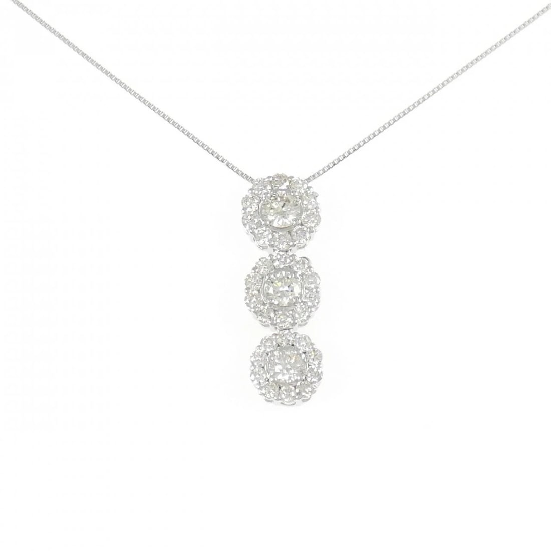 K18WG FLOWER DIAMOND NECKLACE: K18WG Flower Diamond Necklace Brand: Unbranded Type: Necklace Material: K18 White Gold, Main Stone/Creation Natural Color: white gold Size: 45cmPendant top H x W: 22.6mmx7.5mm Chain Max. W: