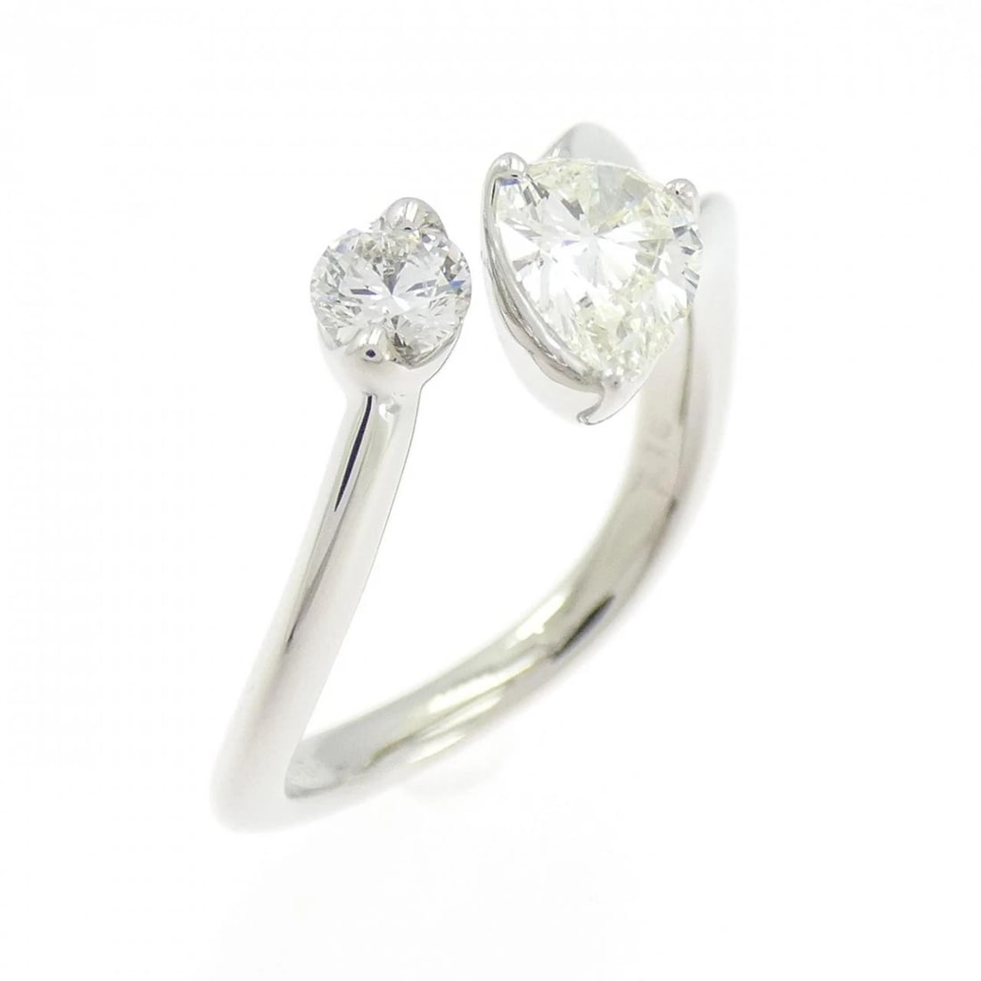 PT900 DIAMOND RING: PT900 Diamond Ring Brand: Unbranded Type: Ring Material: Platinum 900, Main Stone/Creation Natural Color: platinum Size: HxW: 20.3mmx8.5mm Accessories: None Accessories Notice: When