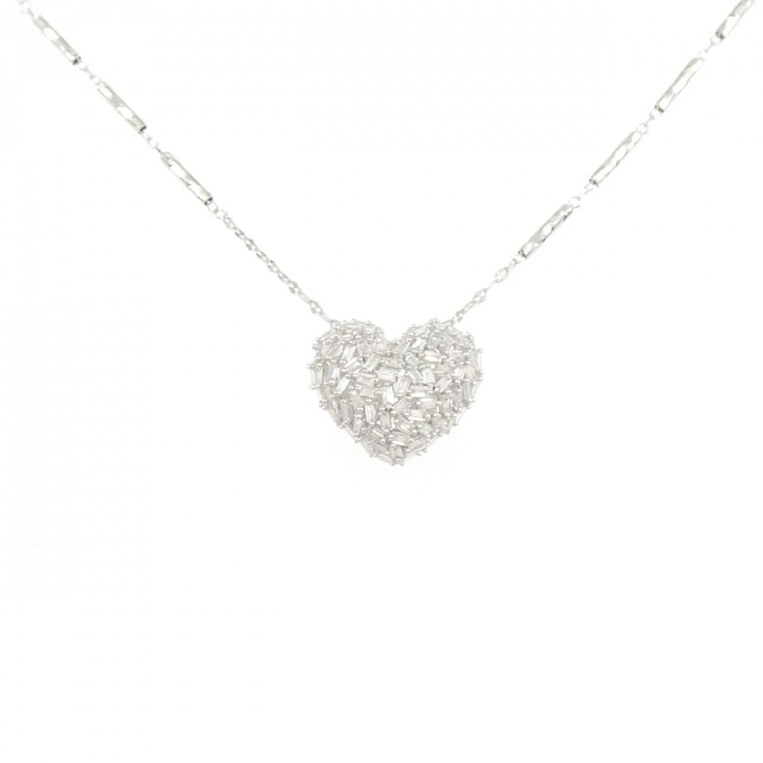 K18WG HEART DIAMOND NECKLACE: K18WG Heart Diamond Necklace Brand: Unbranded Type: Necklace Material: K18 White Gold, Main Stone/Creation Natural Color: White Gold Size: 45cmActualSize Pendant top H x W: 12.3mmx14.5mm Chain