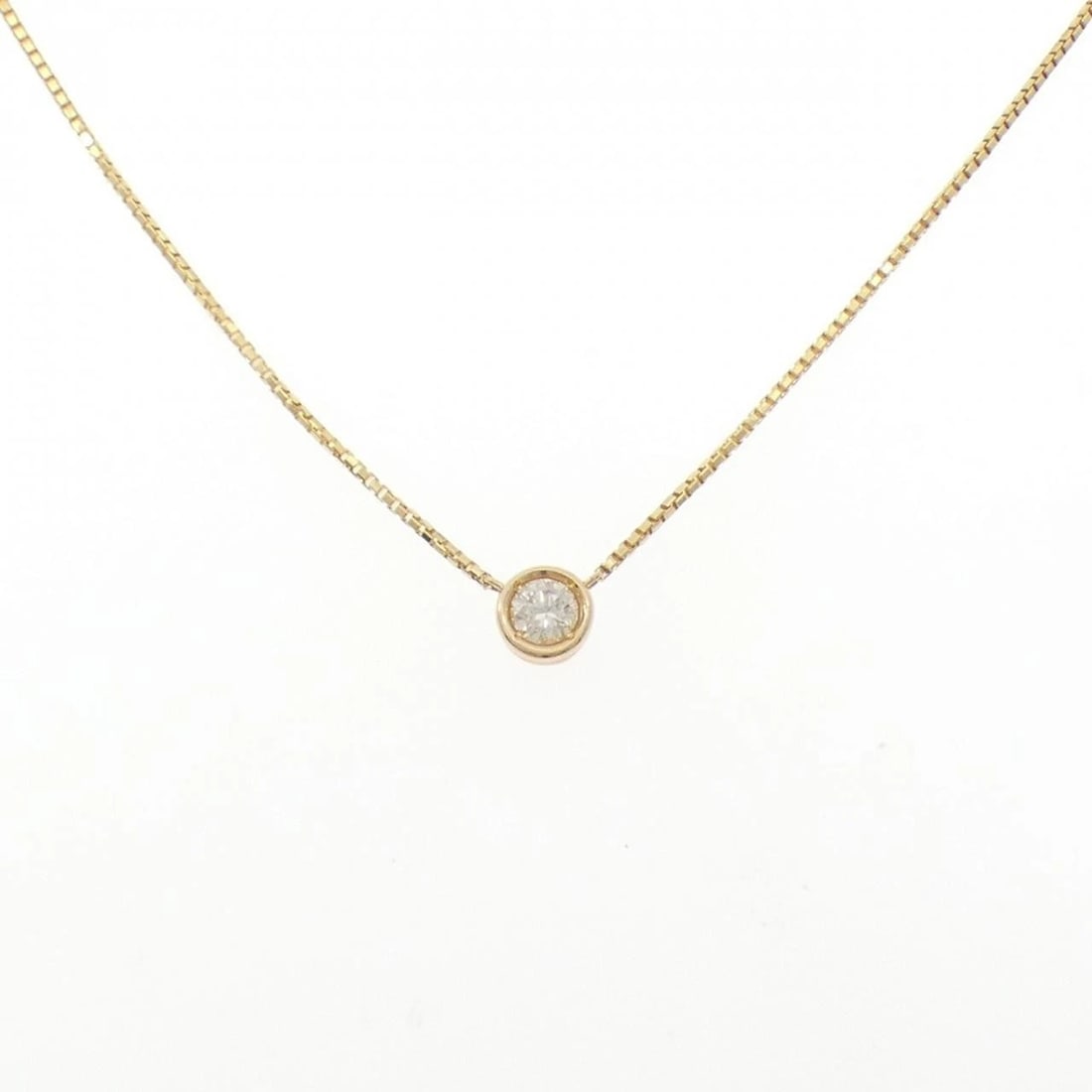 K18YG SOLITAIRE DIAMOND NECKLACE: K18YG Solitaire Diamond Necklace Brand: Unbranded Type: Necklace Material: K18 Yellow Gold, Main Stone/Creation Natural Color: Yellow Gold Size: 46cmActualSize Diameter: 7.3mm Chain Max. W: