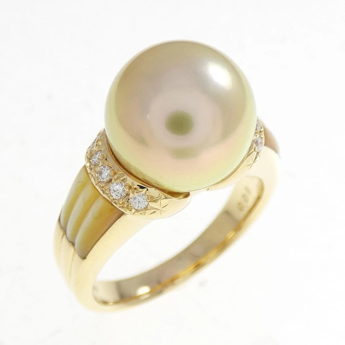 TASAKI SOUTH SEA PEARL RING: TASAKI South Sea Pearl Ring Brand: TASAKI Type: Ring Material: K18 Yellow Gold, Main Stone/Creation South Sea Pearl Color: Yellow Gold Size: 7.5-8 (US size) Accessories: None Accessories