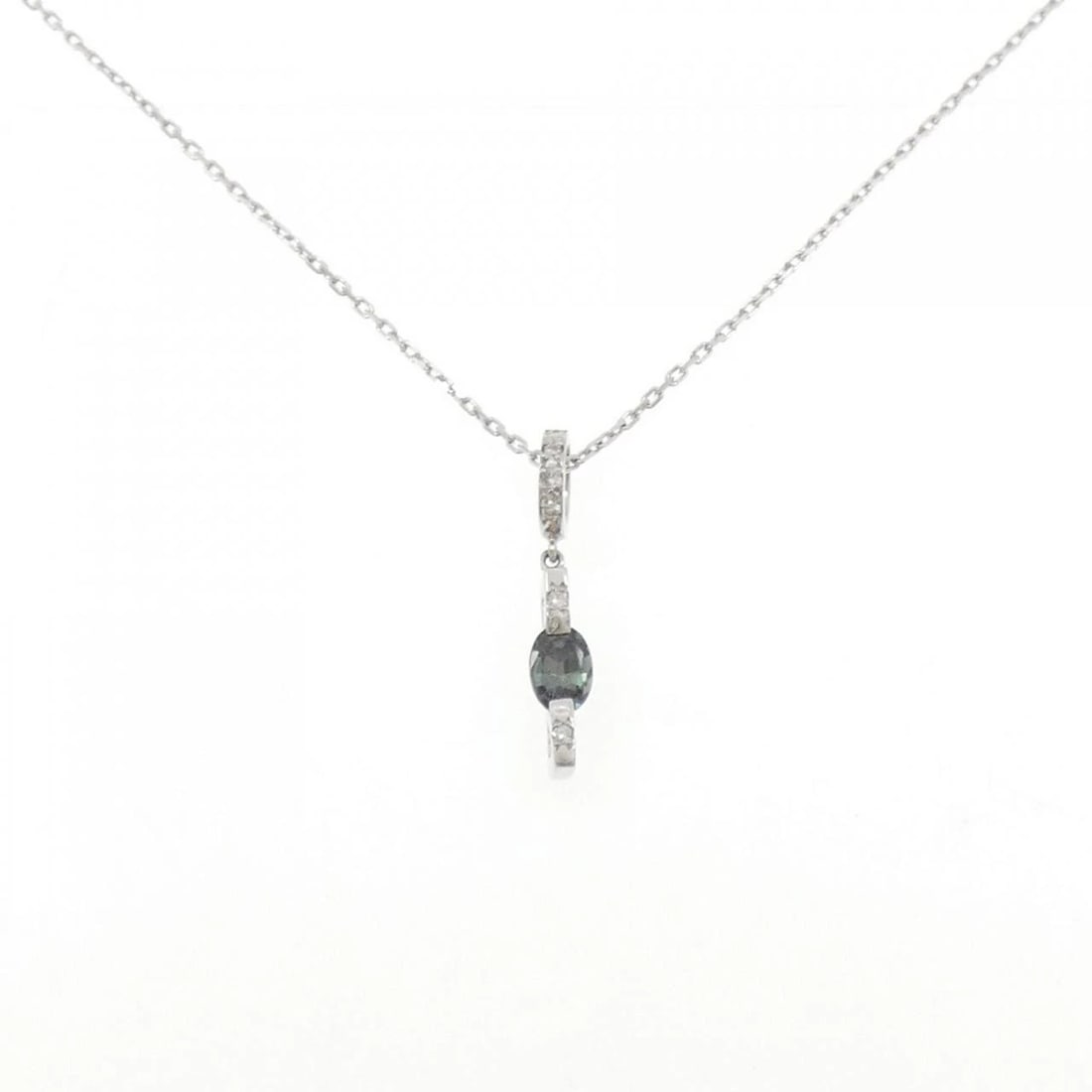 PT900 PT850 ALEXANDRITE NECKLACE: PT900 PT850 Alexandrite Necklace Brand: Unbranded Type: Necklace Material: Platinum 900 Platinum 850, Main Stone/Creation AlexandriteSide Stone Natural Color: Silver Size: 40cmActualSize