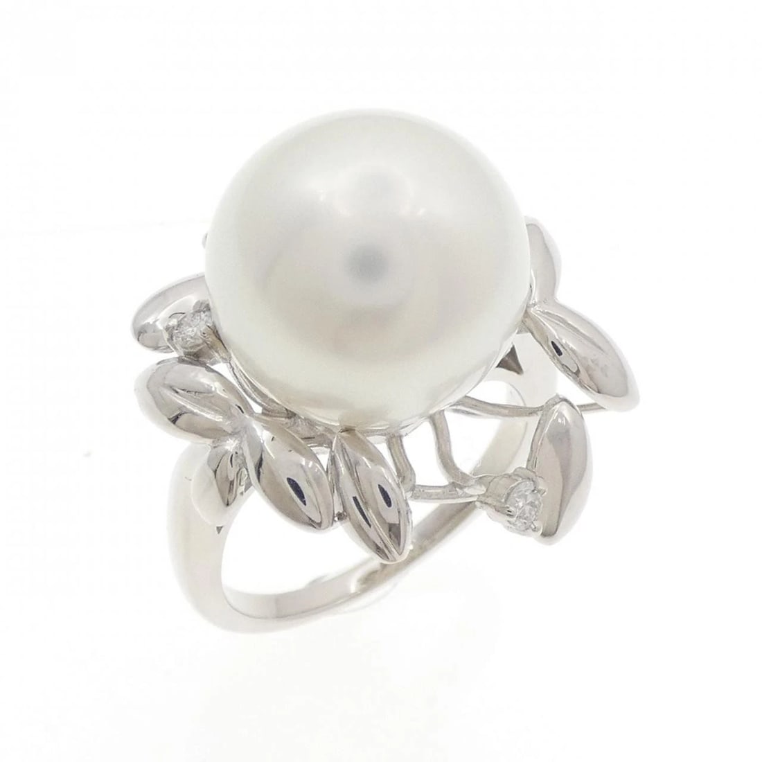 PT900 SOUTH SEA PEARL RING: PT900 South Sea Pearl Ring Brand: Unbranded Type: Ring Material: Platinum 900, Main Stone/Creation south sea pearl Color: platinum Size: 7-7.5 (US size) Accessories: None Accessories Notice: