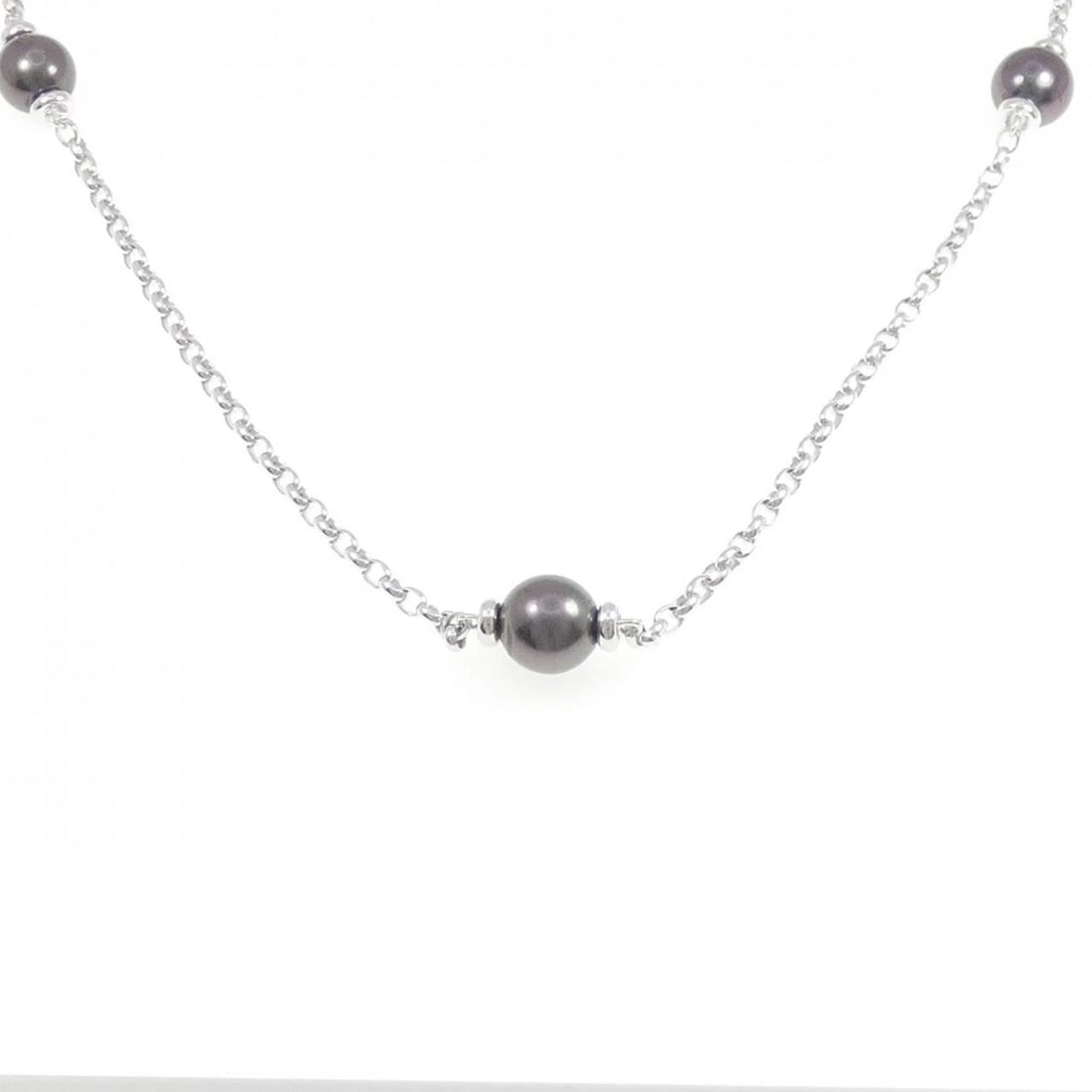 MIKIMOTO BLACK PEARL NECKLACE: MIKIMOTO Black Pearl Necklace Brand: MIKIMOTO Type: Necklace Material: K18 White Gold, Main Stone/Creation Black Pearl Color: White Gold Size: 60cm, ActualSize Max W: 9.6mm Chain Max. W: 2.8mm