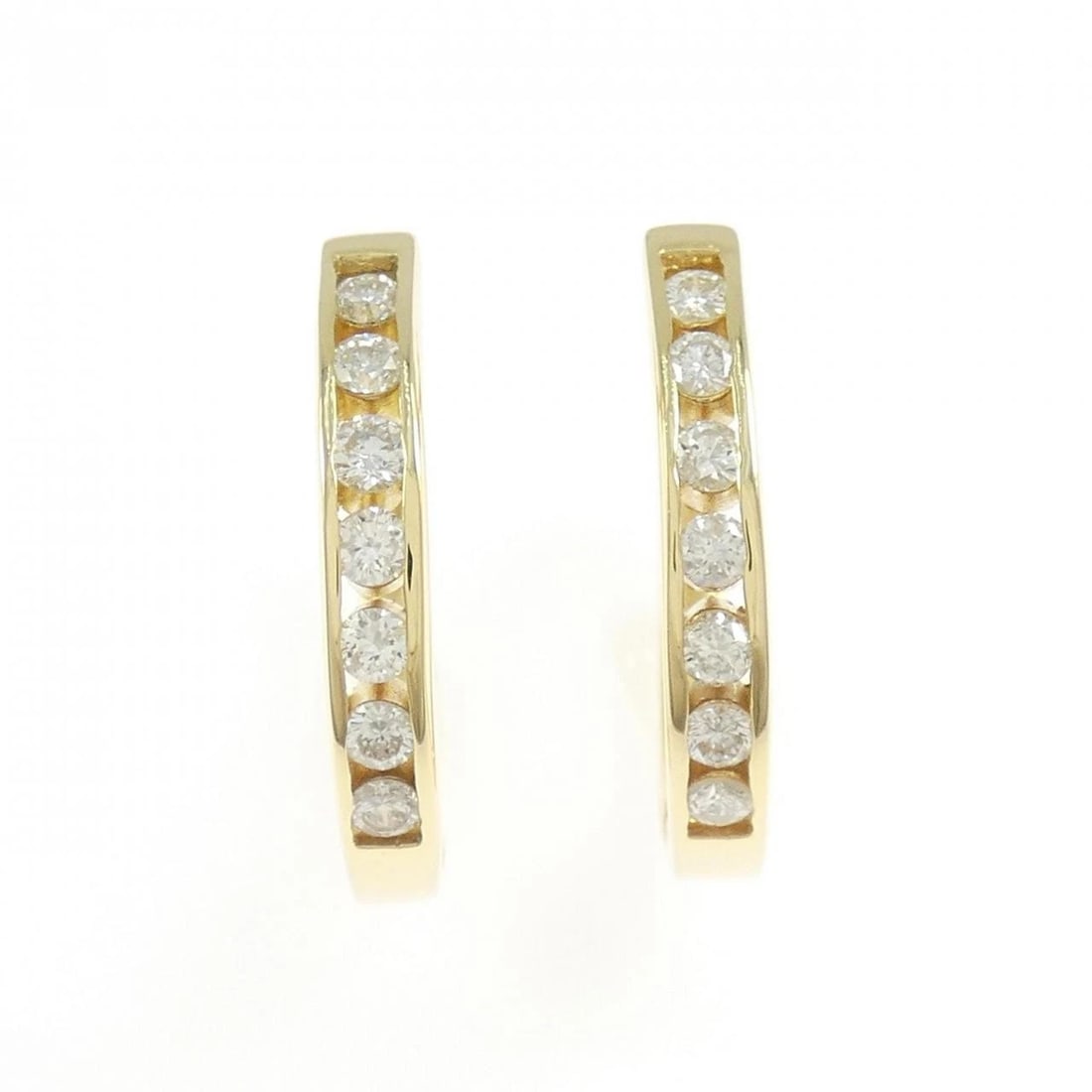 K18YG DIAMOND HOOP EARRINGS: K18YG Diamond Hoop Earrings Brand: Unbranded Type: Earrings Material: K18 Yellow Gold, Main Stone/Creation Natural Color: yellow gold Size: HxW: 21.6mmx3.1mm Accessories: None Accessories