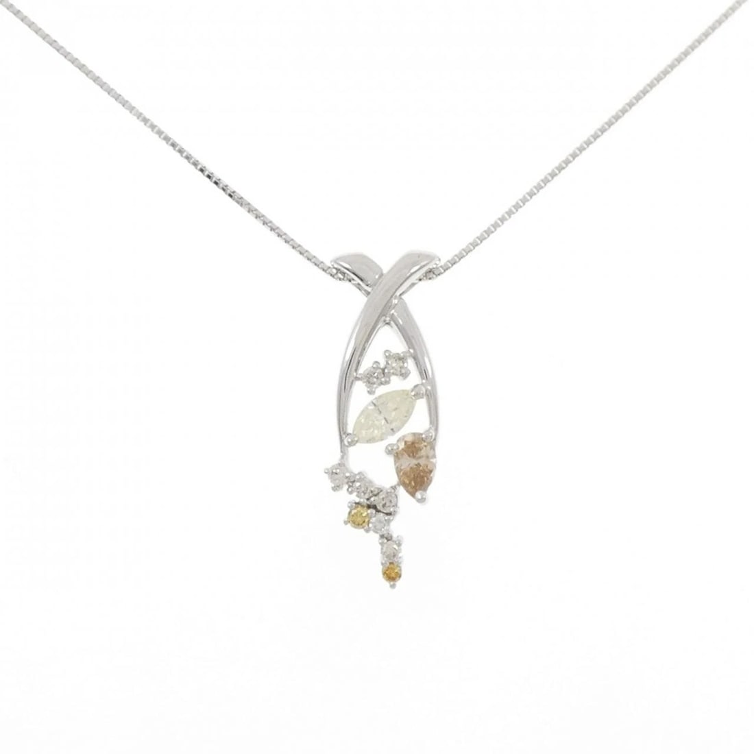 K18WG DIAMOND NECKLACE: K18WG Diamond Necklace Brand: Unbranded Type: Necklace Material: K18 White Gold, Main Stone/Creation Natural Color: White Gold Size: 45cmActualSize Pendant top H x W: 25.3mmx9.0mm Chain Max.