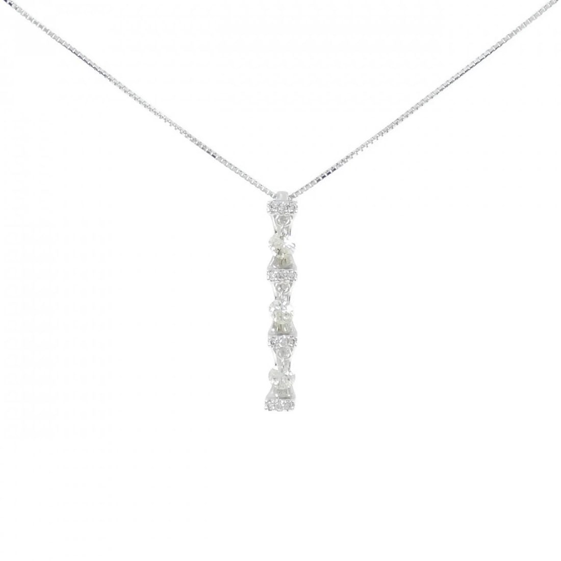 K18WG DIAMOND NECKLACE: K18WG Diamond Necklace Brand: Unbranded Type: Necklace Material: K18 White Gold, Main Stone/Creation Natural Color: White Gold Size: 45cmActualSize Pendant top H x W: 27.6mmx3.8mm Chain Max.