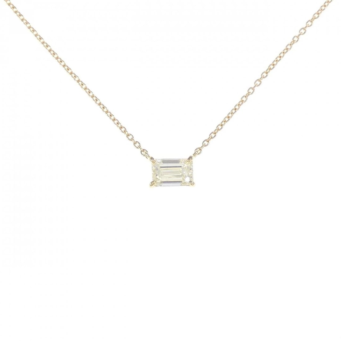 K18YG DIAMOND NECKLACE EMERALD CUT: K18YG Diamond Necklace Emerald cut Brand: Unbranded Type: Necklace Material: K18 Yellow Gold, Main Stone/Creation Natural Color: Yellow Gold Size: 43cmActualSize Pendant top H x W: 4.1mmx5.9mm