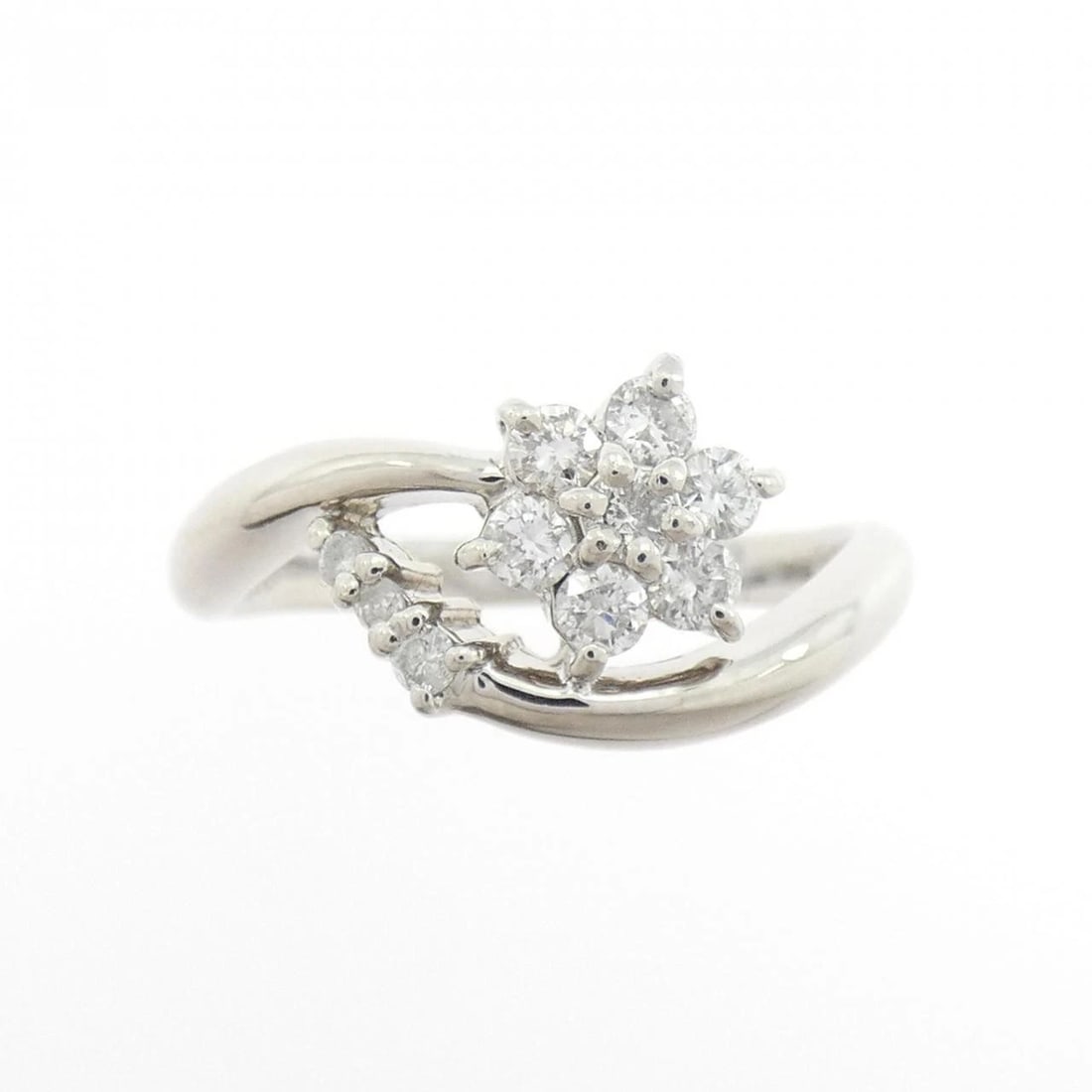 PT900 FLOWER DIAMOND RING - 2