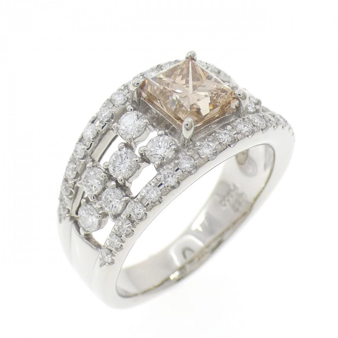 PT900 DIAMOND RING: PT900 Diamond Ring Brand: Unbranded Type: Ring Material: Platinum 900, Main Stone/Creation Natural Color: platinum Size: 7.5-8 (US size Accessories: None Accessories Notice: When purchasing