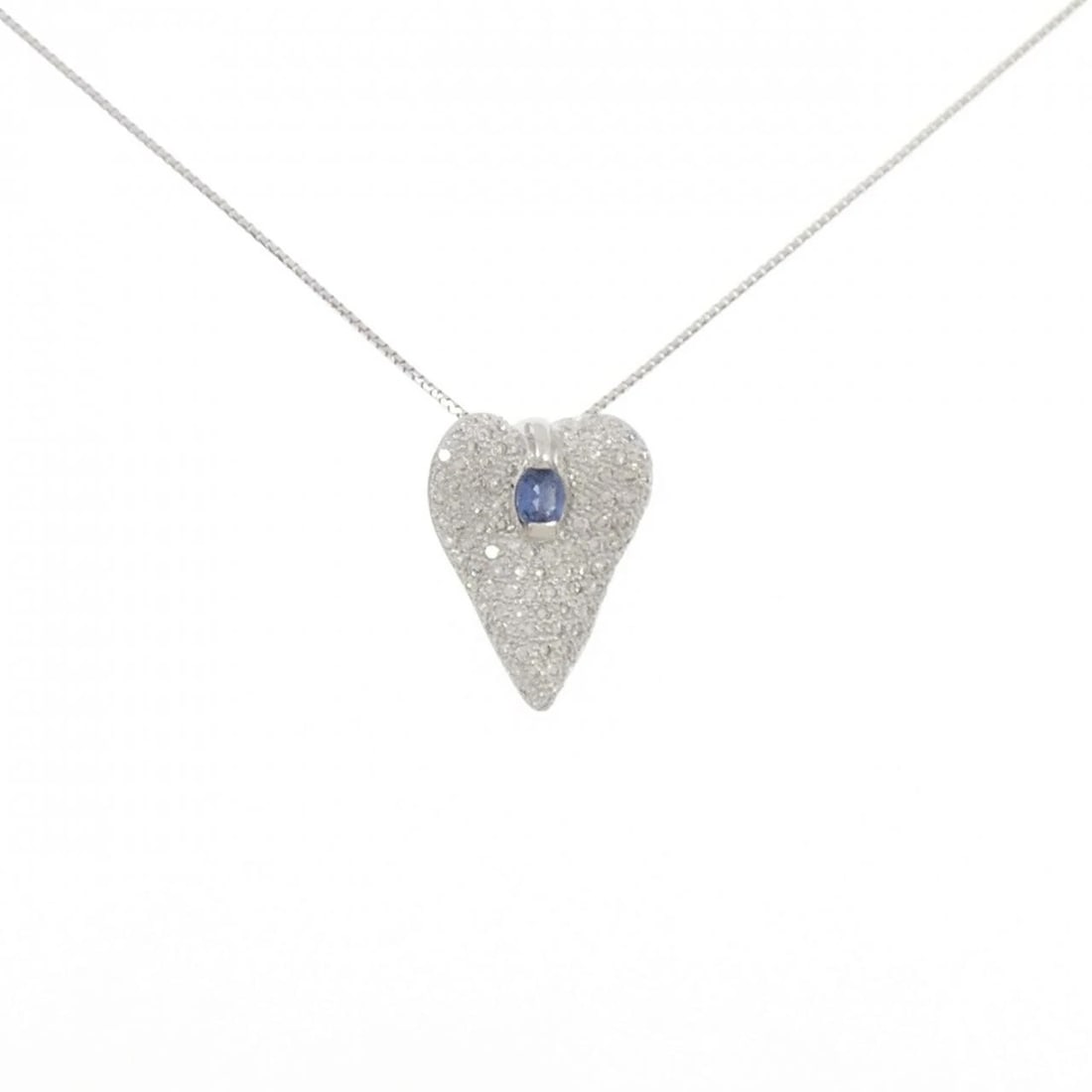 K18WG PAVE SAPPHIRE NECKLACE: K18WG Pave Sapphire Necklace Brand: Unbranded Type: Necklace Material: K18 White Gold, Main Stone/Creation sapphire Color: white gold Size: 45cmPendant top H x W: 18.8mmx14.7mm Chain Max. W: