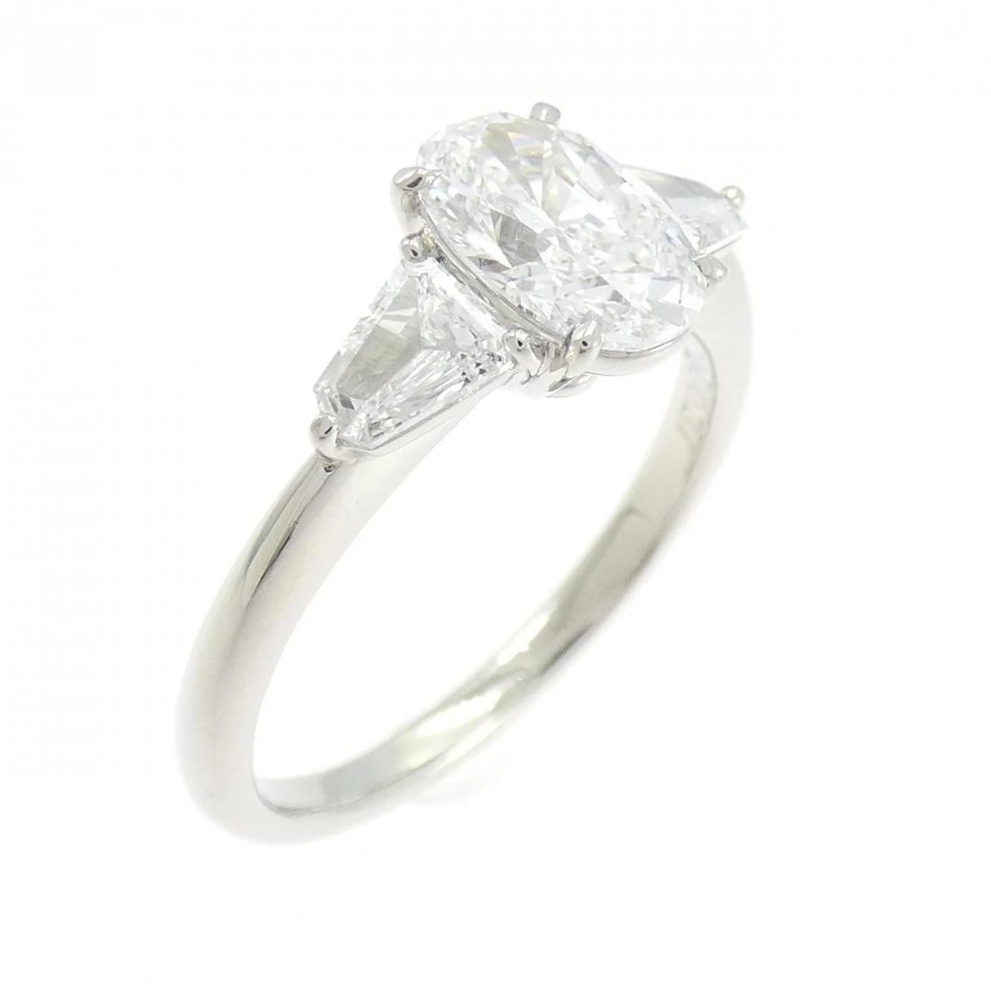 PT900 DIAMOND RING: PT900 Diamond Ring Brand: Unbranded Type: Ring Material: Platinum 900, Main Stone/Creation Natural Color: platinum Size: 7-7.5US Accessories: None Accessories Notice: When purchasing pre-o