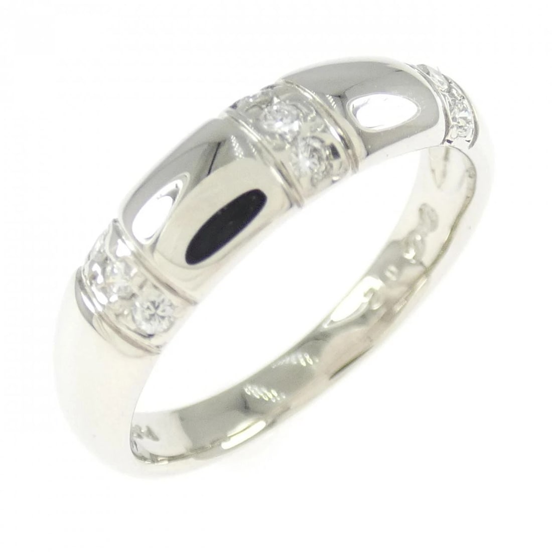PT900 DIAMOND RING: PT900 Diamond Ring Brand: Unbranded Type: Ring Material: Platinum 900, Main Stone/Creation Natural Color: platinum Size: 6.5US Accessories: None Accessories Notice: When purchasing pre-own