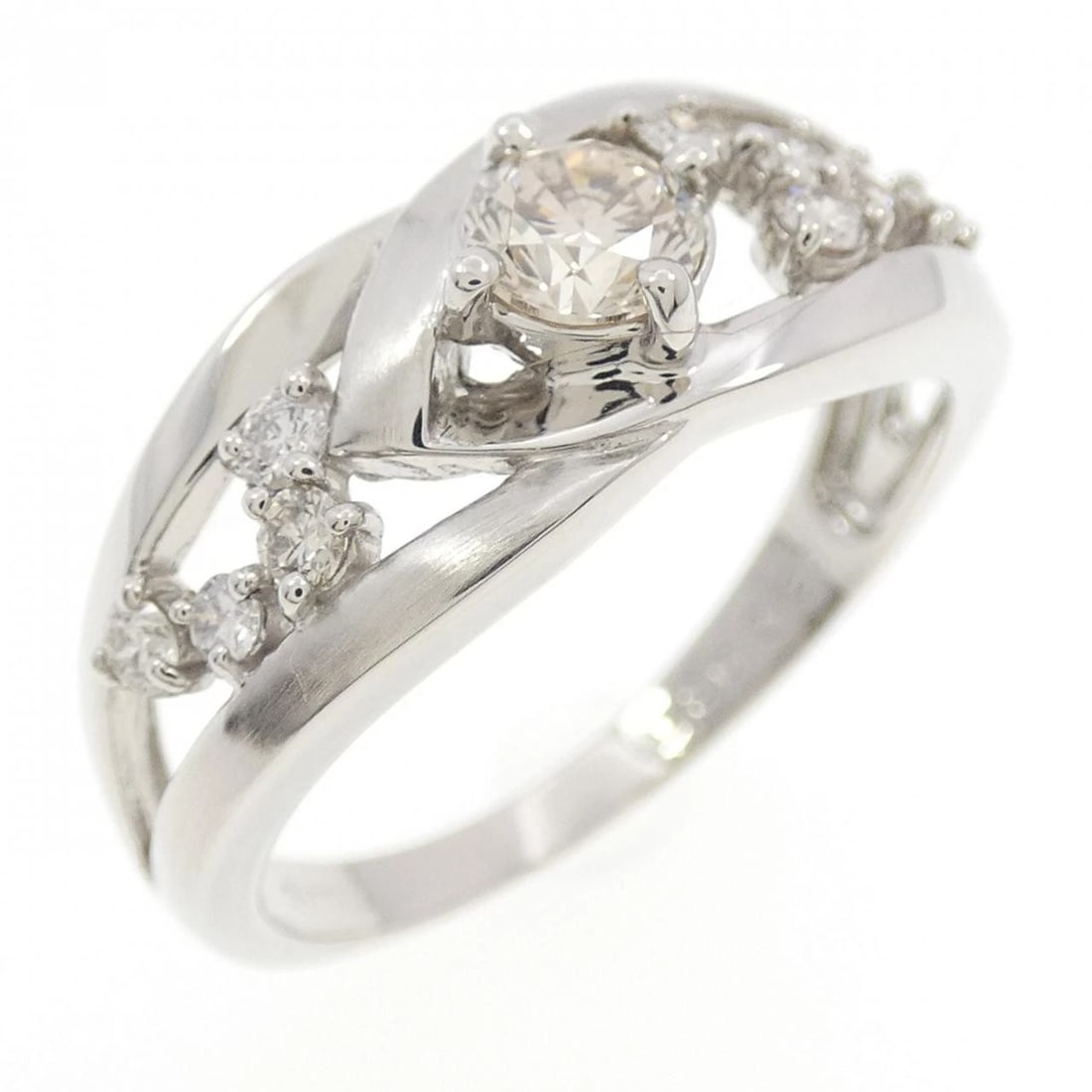 PT900 DIAMOND RING: PT900 Diamond Ring Brand: Unbranded Type: Ring Material: Platinum 900, Main Stone/Creation Natural Color: platinum Size: 7-7.5US Accessories: None Accessories Notice: When purchasing