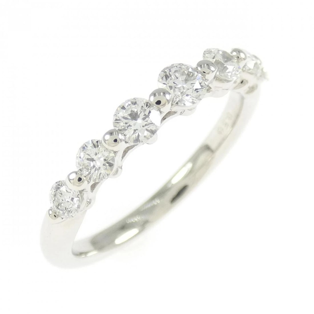 PT900 DIAMOND RING (1 of 3)