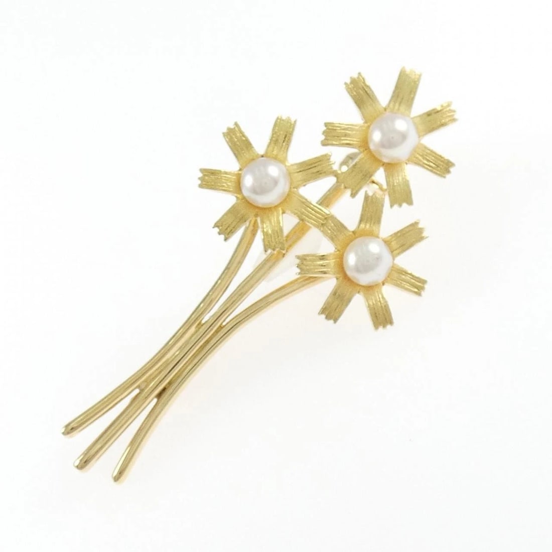 TASAKI AKOYA PEARL BROOCH: TASAKI Akoya Pearl Brooch Brand: TASAKI Type: Pendant Brooch Material: K18 Yellow Gold, Main Stone/Creation Akoya Pearl Color: Yellow Gold Size: ActualSize HxW: 44.4mmx21.5mm Accessories: None