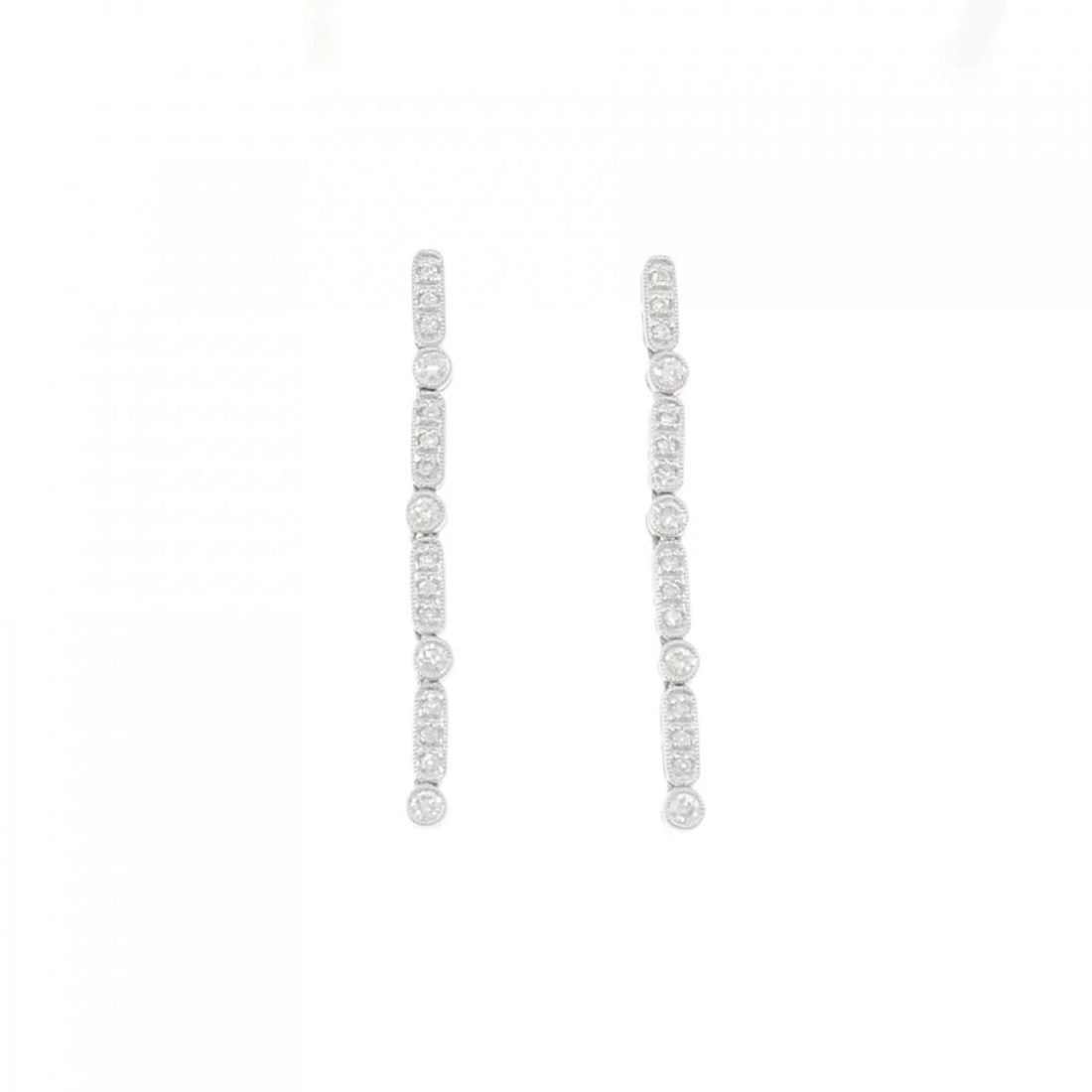 K18WG DIAMOND EARRINGS: K18WG Diamond Earrings Brand: Unbranded Type: Earrings Material: K18 White Gold, Main Stone/Creation Natural Color: white gold Size: HxW: 35.9mmx2.6mm Accessories: None Accessories Notice: