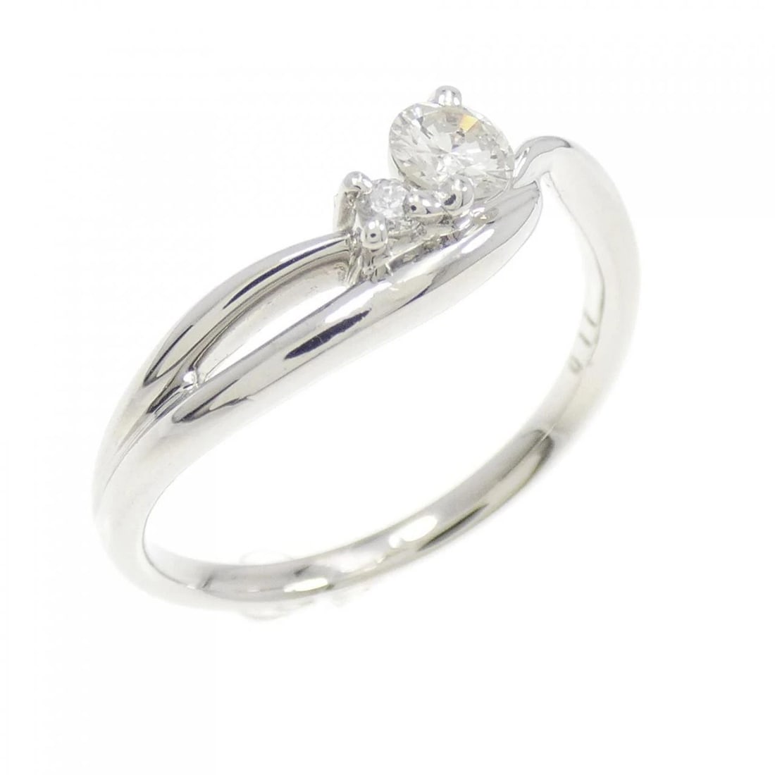 PT DIAMOND RING: PT Diamond Ring Brand: Unbranded Type: Ring Material: Platinum, Main Stone/Creation Natural Color: Platinum Size: 5US Accessories: None Accessories Notice: When purchasing pre-owned goods,