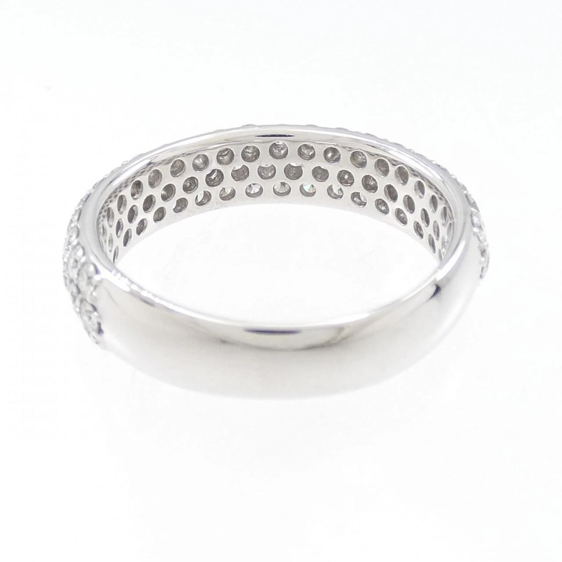 K18WG PAVE DIAMOND RING: K18WG Pave Diamond Ring Brand: Unbranded Type: Ring Material: K18 White Gold, Main Stone/Creation Natural Color: White Gold Size: 5.5 -6 (US size) Accessories: None Accessories Notice: When