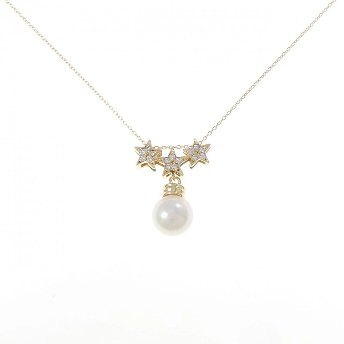 18K YELLOW GOLD STAR AKOYA PEARL NECKLACE: 18K Yellow Gold Star Akoya Pearl Necklace Brand: Unbranded Type: Akoya Pearl Necklace Material: 18K yellow gold, Main Stone/Creation akoya pearl Color: yellow gold Size: 45cmPendant length