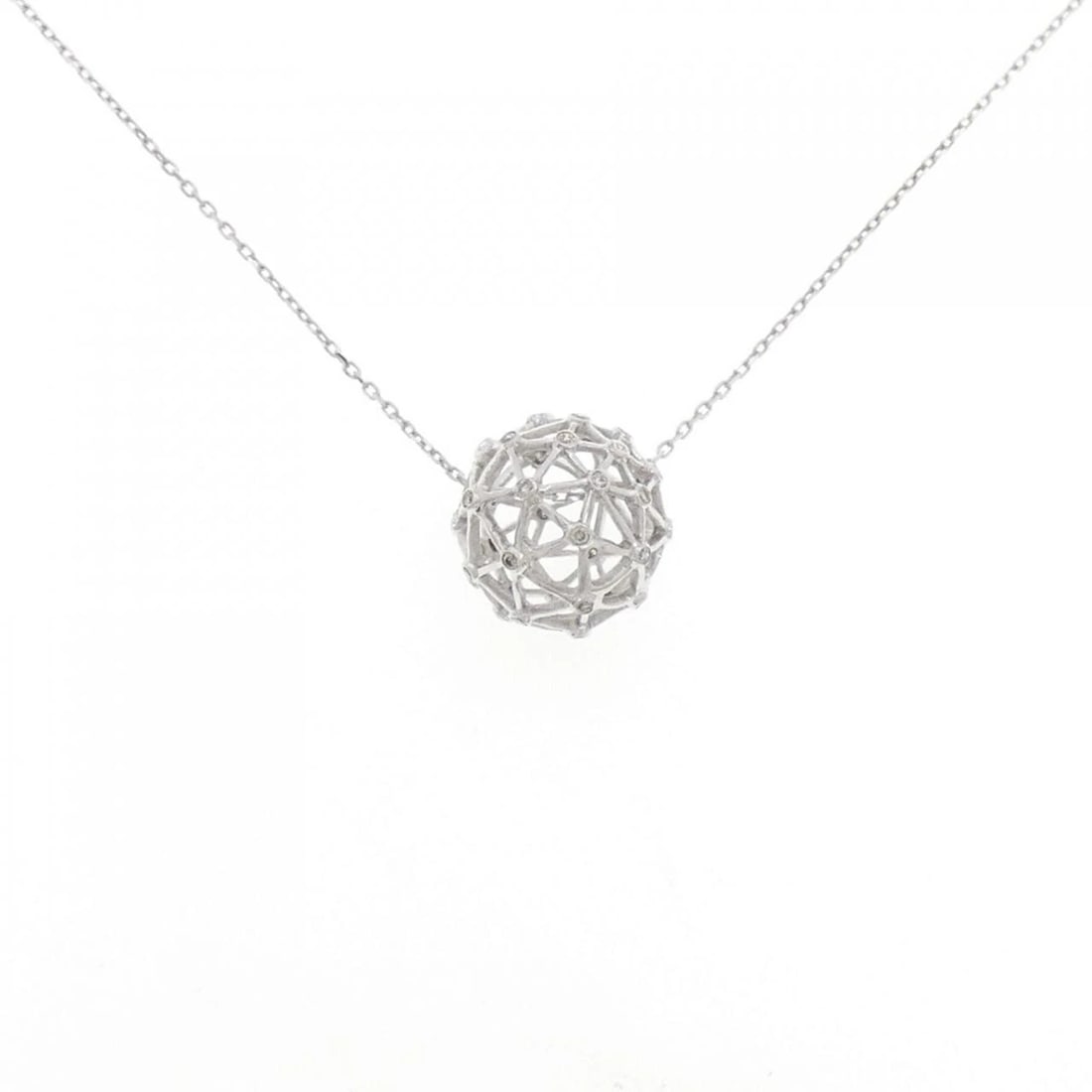 K18WG DIAMOND NECKLACE: K18WG Diamond Necklace Brand: Unbranded Type: Necklace Material: K18 White Gold, Main Stone/Creation Natural Color: white gold Size: 45cm ActualSize Pendant top H x W: 14.2mmx13.5mm Chain Max.