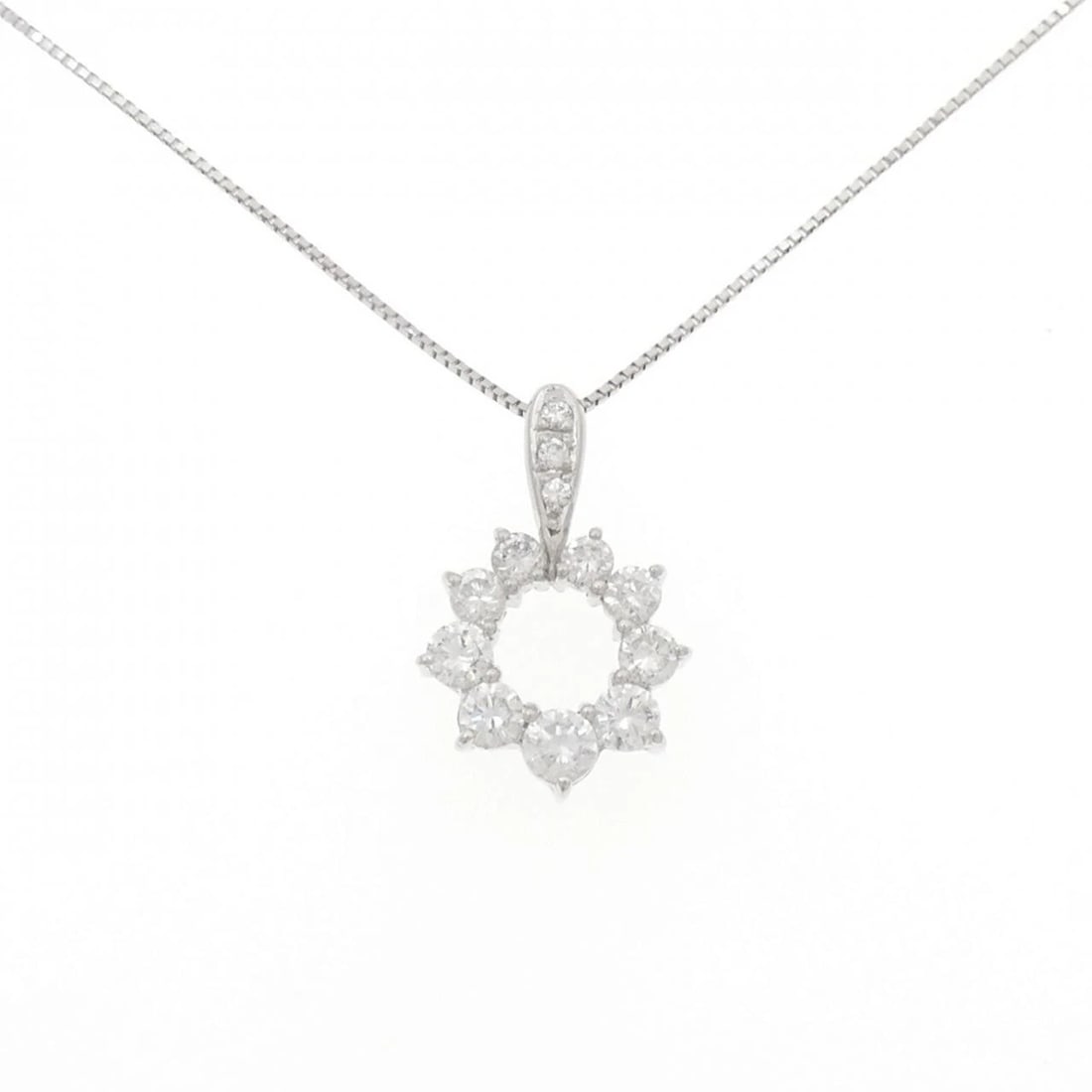 PT900 PT850 DIAMOND NECKLACE: PT900 PT850 Diamond Necklace Brand: Unbranded Type: Necklace Material: Platinum 900 Platinum 850, Main Stone/Creation Natural Color: Silver Size: 45cmActualSize Pendant top H x W: 20.0mmx13.0mm Ch