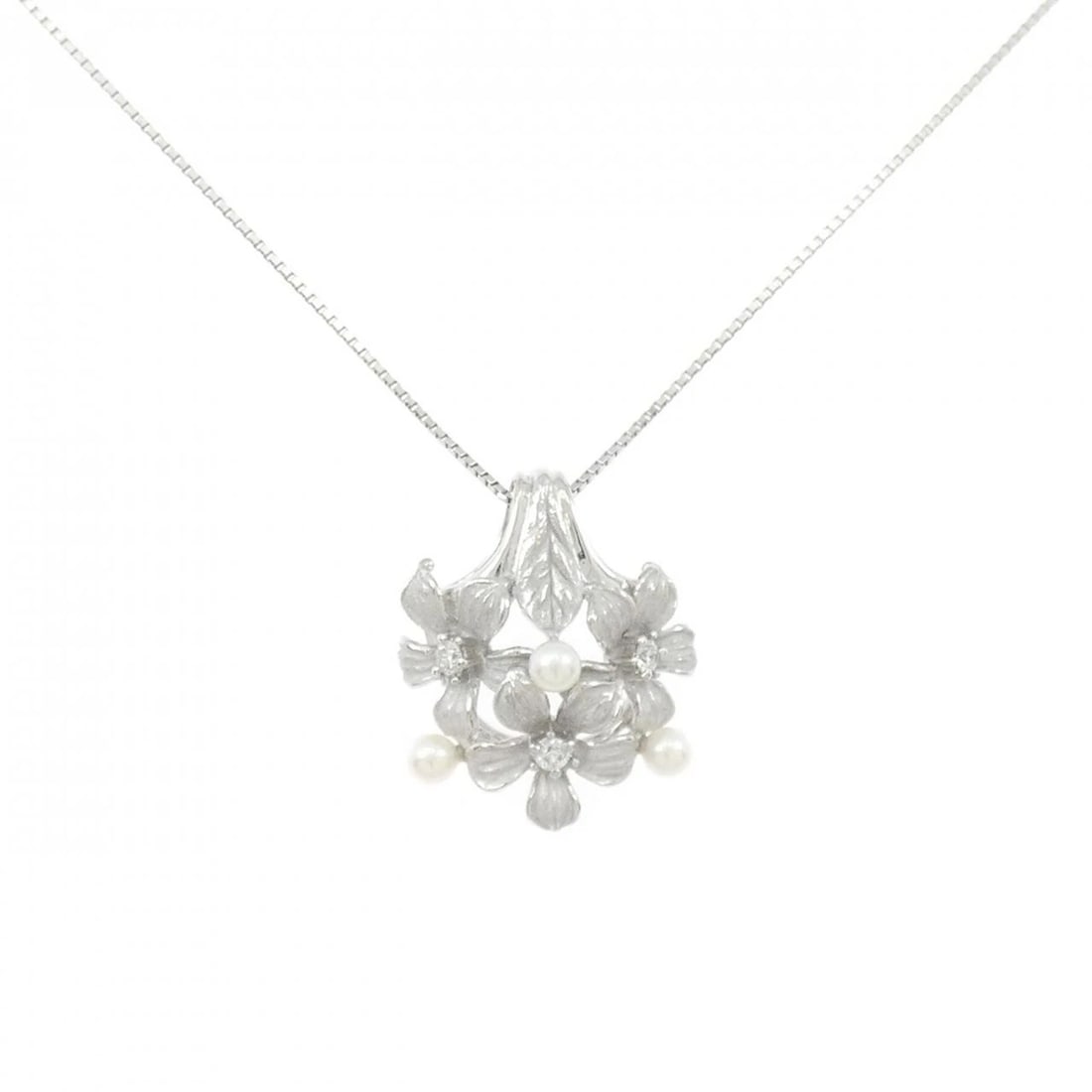 PT900 PT850 FLOWER AKOYA PEARL NECKLACE: PT900 PT850 Flower Akoya Pearl Necklace Brand: Unbranded Type: Necklace Material: Platinum 900 Platinum 850, Main Stone/Creation Akoya PearlSide Stone Natural Color: Silver Size: