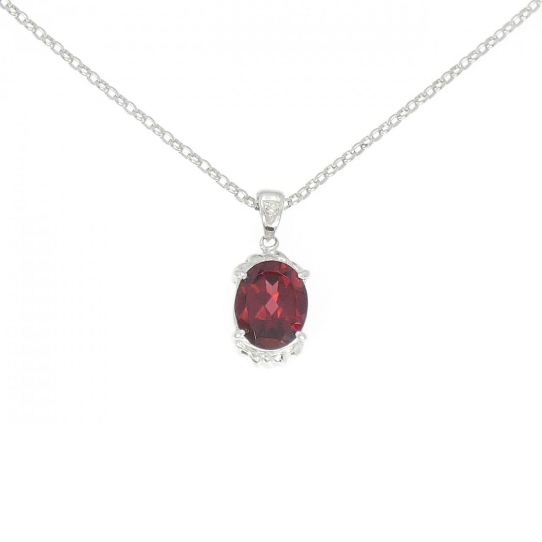 K18WG GARNET NECKLACE (1 of 4)