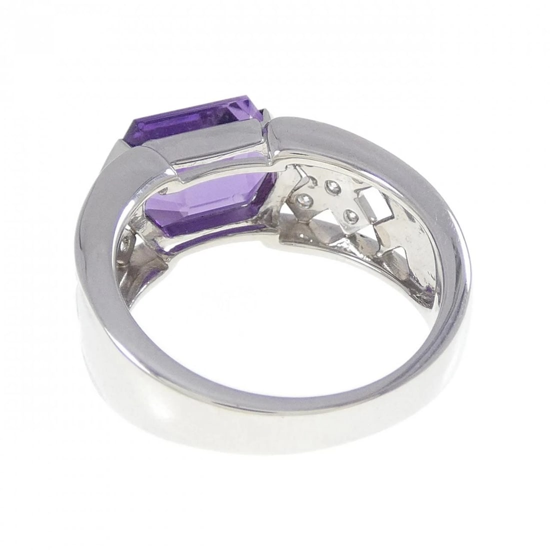 PT900 AMETHYST RING: PT900 Amethyst Ring Brand: Unbranded Type: Ring Material: Platinum 900, Main Stone/Creation AmethystSide Stone Natural Color: Silver Size: 7 (US size) Accessories: None Accessories Notice: