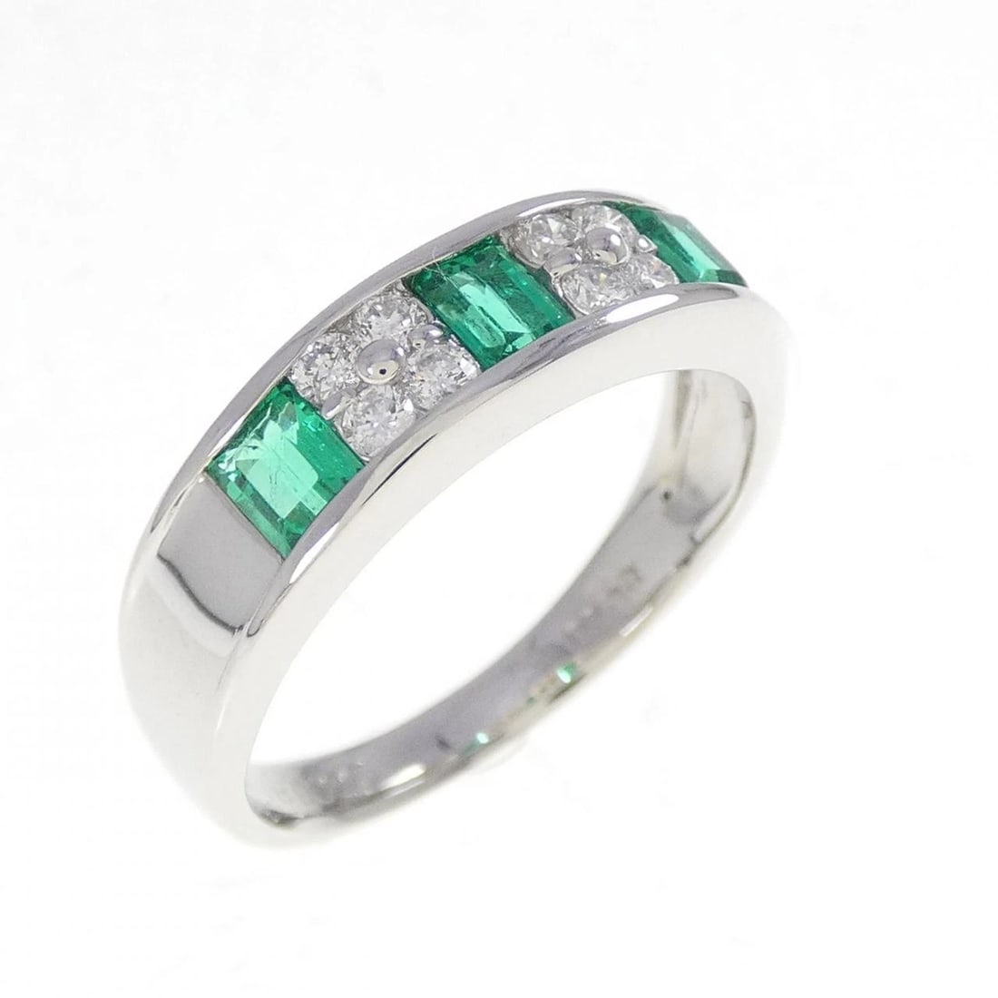 PT900 EMERALD RING: PT900 Emerald Ring Brand: Unbranded Type: Ring Material: Platinum 900, Main Stone/Creation emerald Color: Platinum Size: 6.5-7US Accessories: None Accessories Notice: When purchasing pre-o