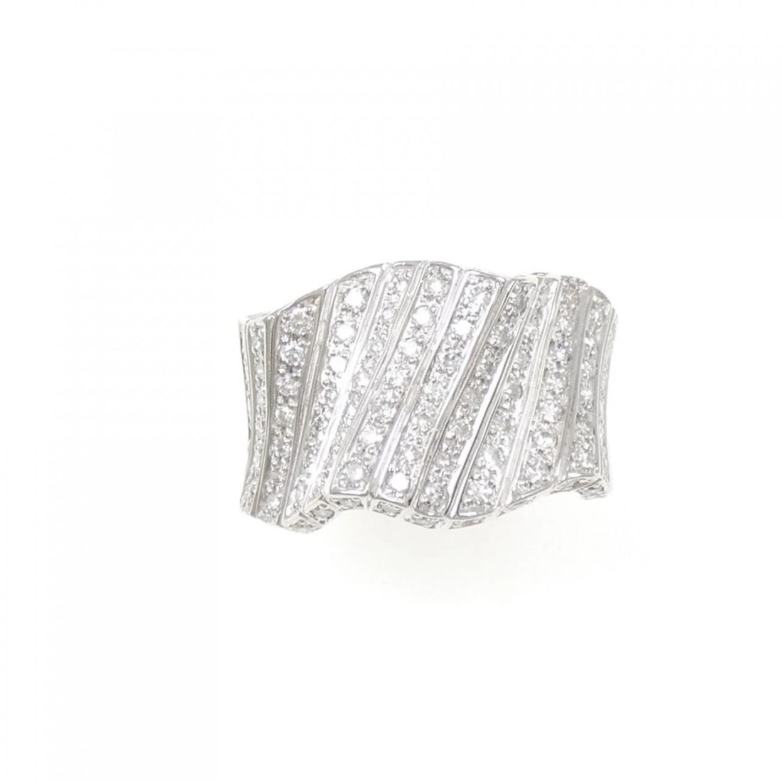 PT900 DIAMOND RING (1 of 2)